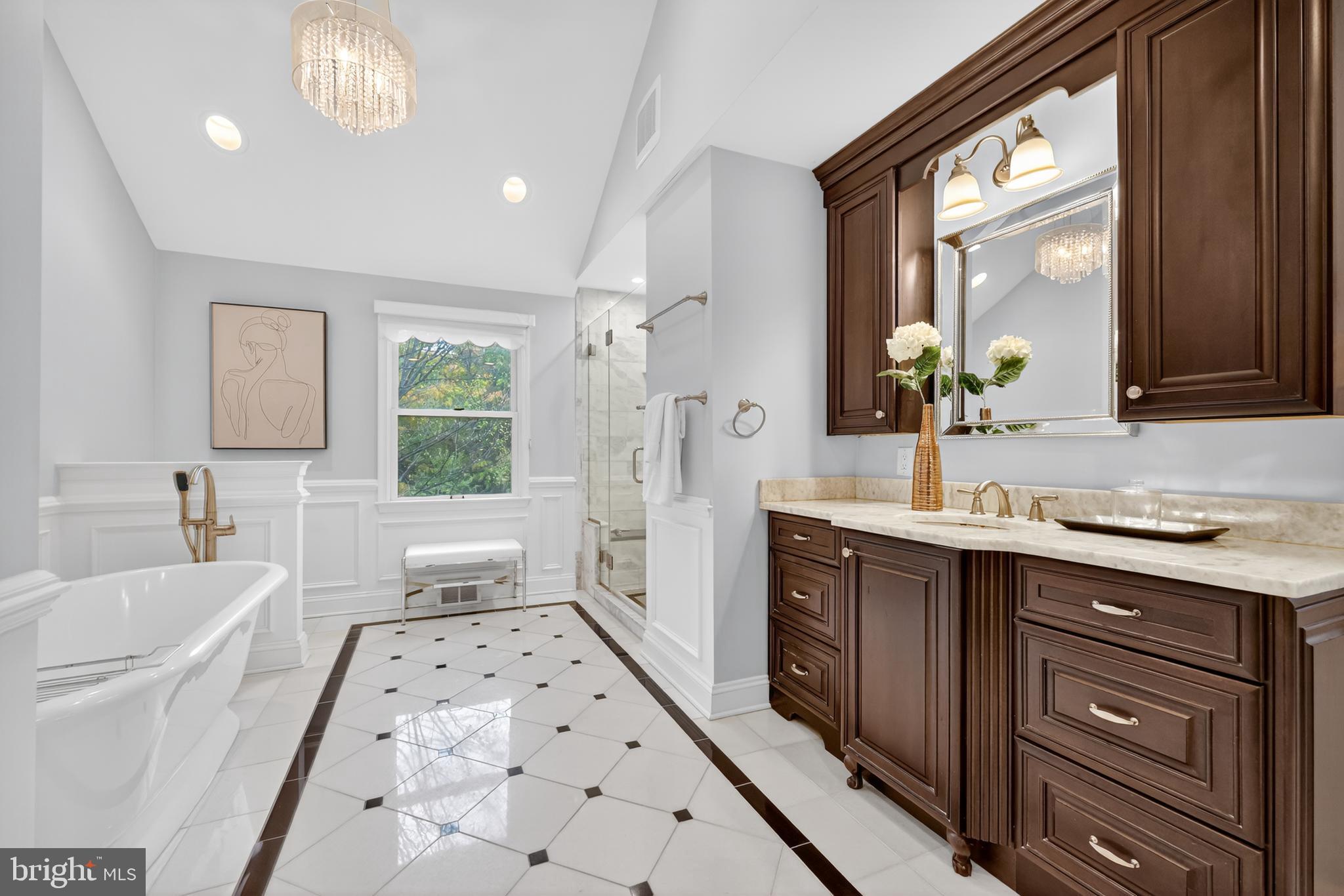 MOUNT EYRE MANOR - Residential