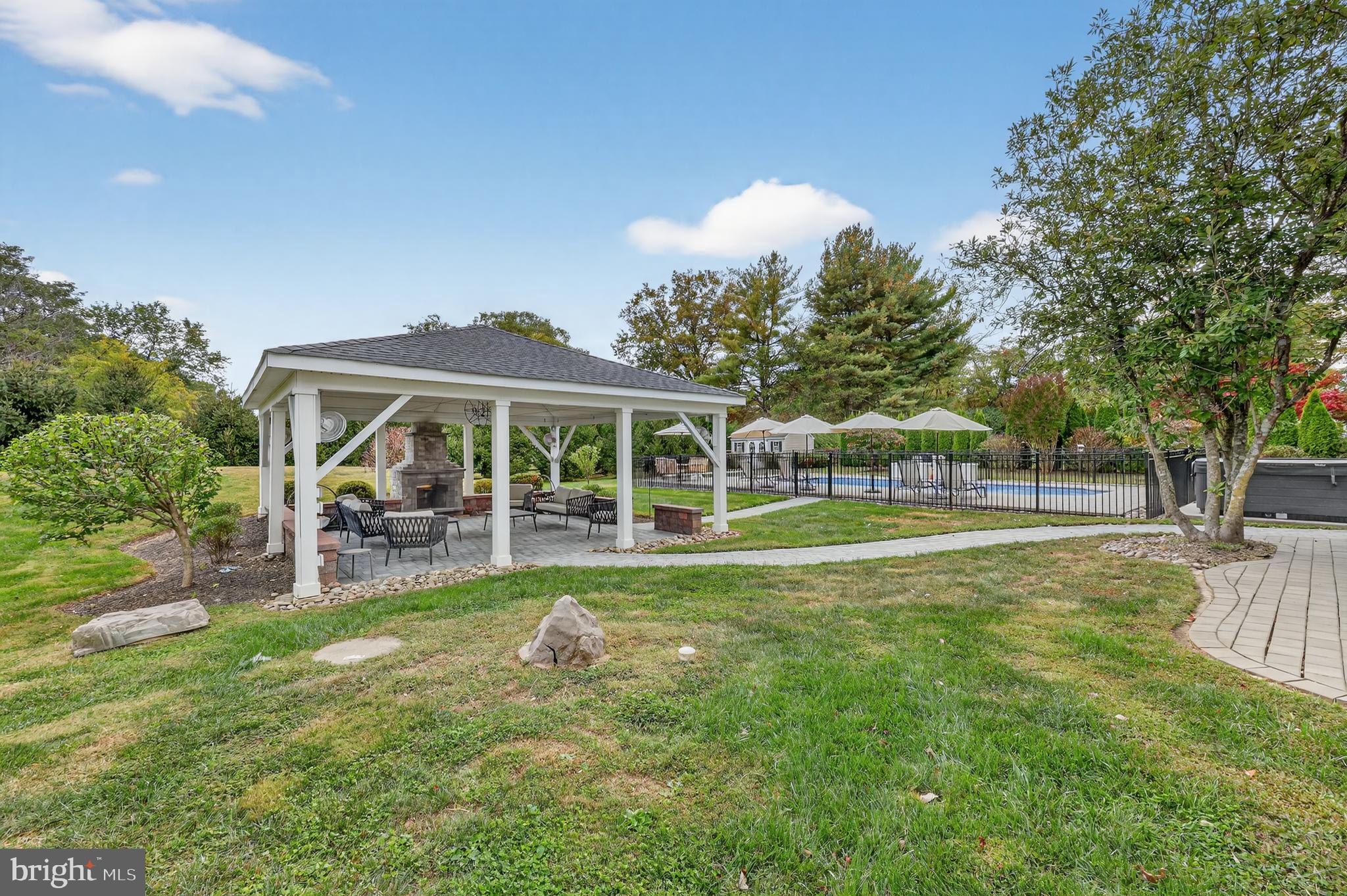 MOUNT EYRE MANOR - Residential