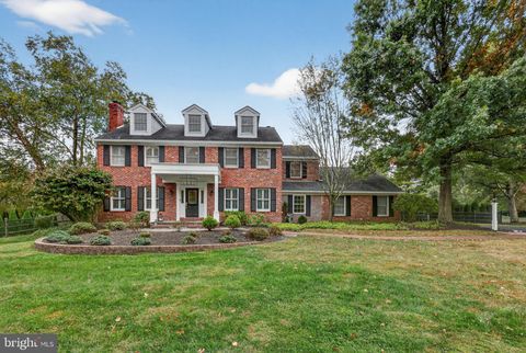 140 GLENWOOD DRIVE WASHINGTON CROSSING PA 18977