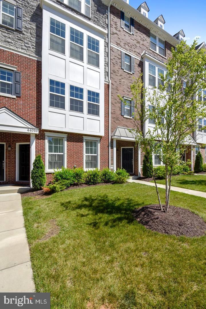 EAST GATE - Residential Lease