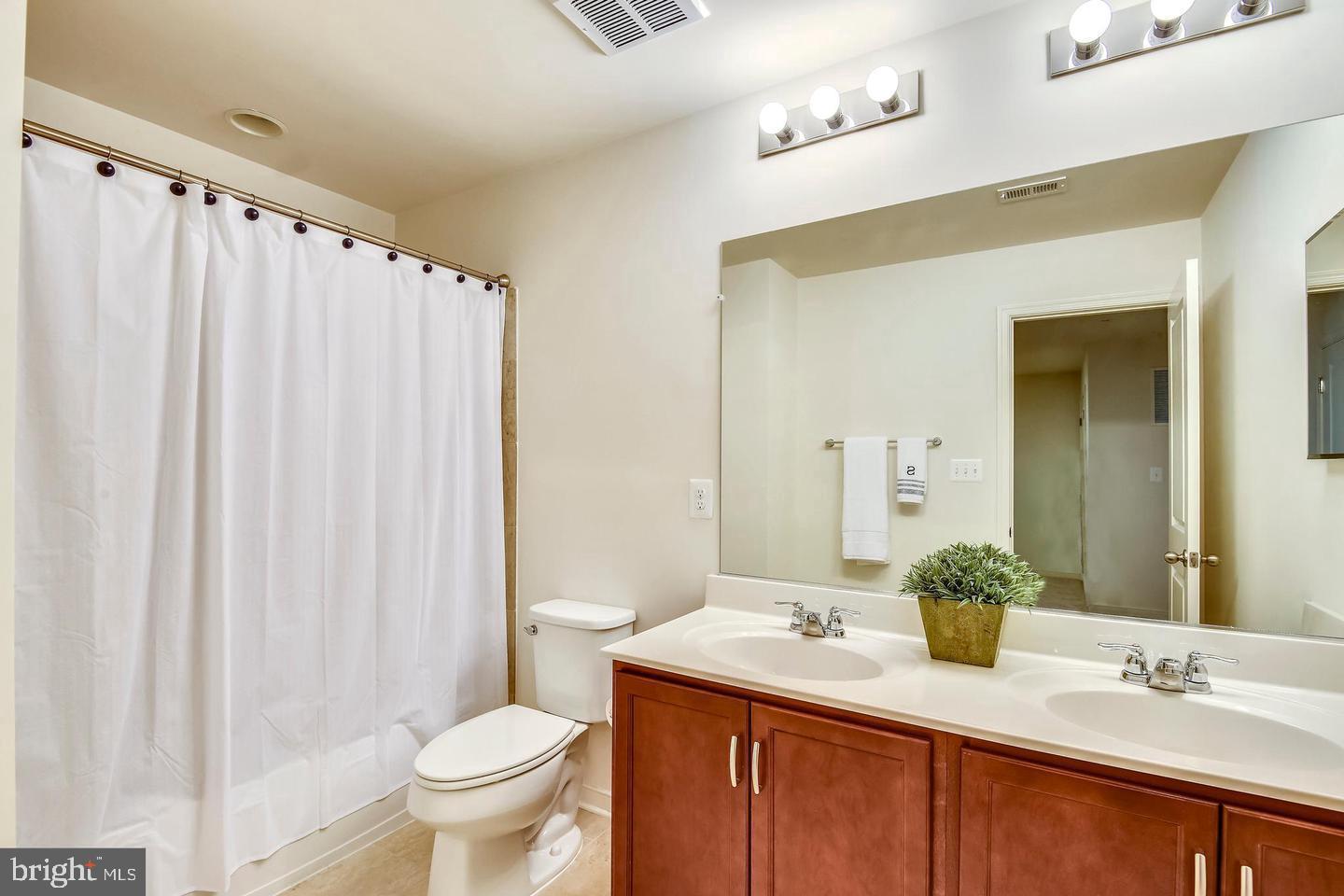 EAST GATE - Residential Lease