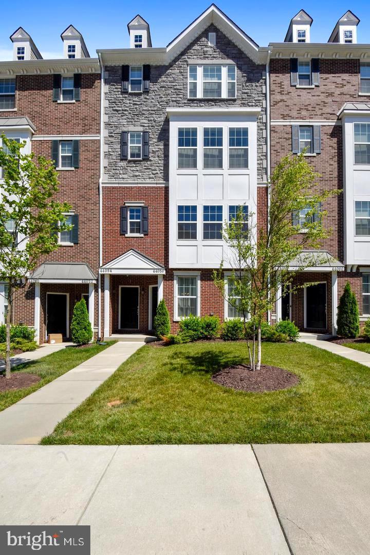 EAST GATE - Residential Lease