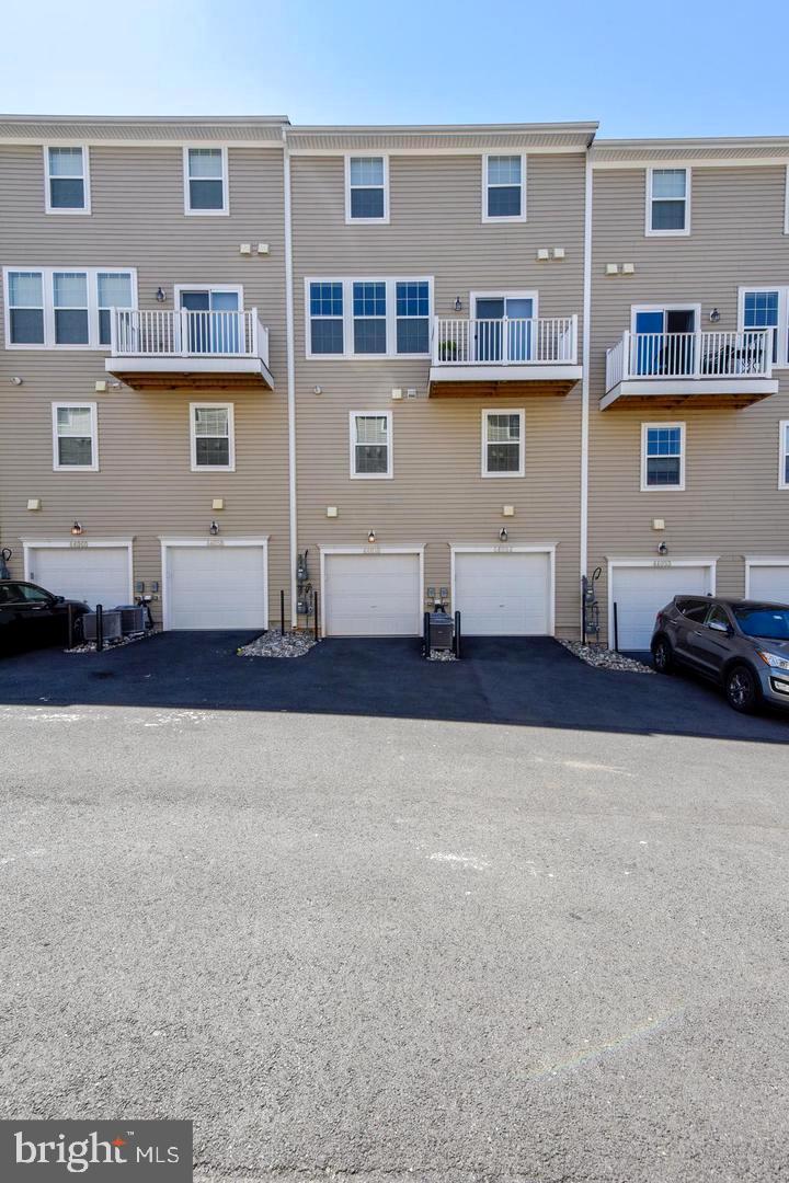 EAST GATE - Residential Lease