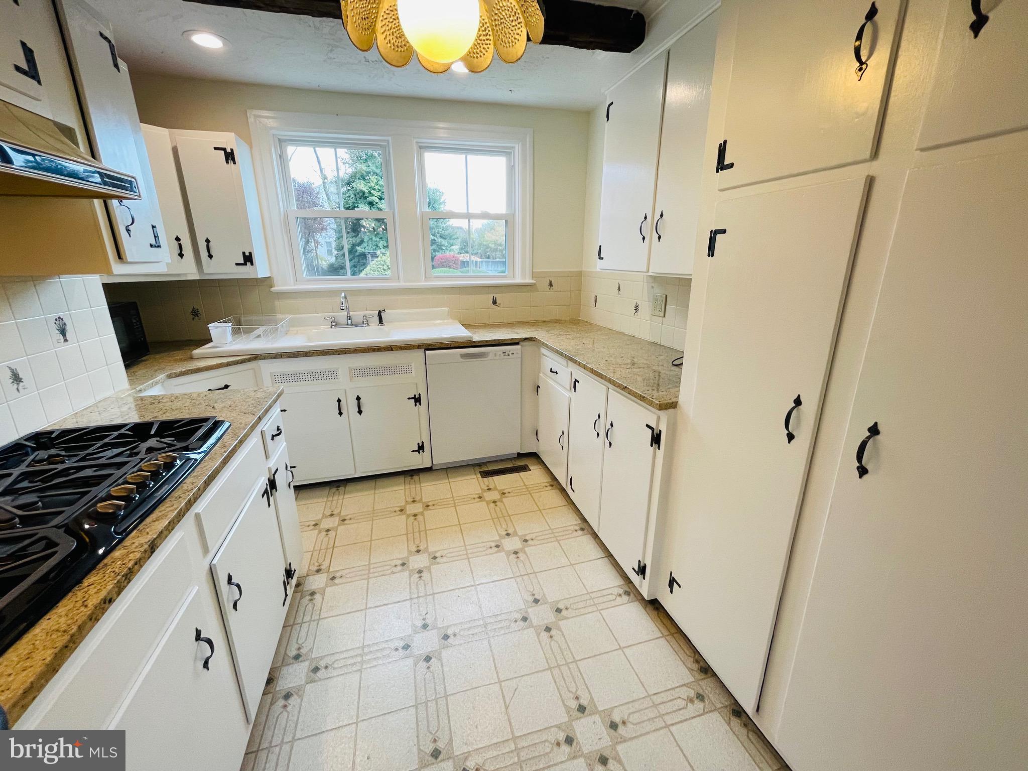 LENOLA - Residential Lease