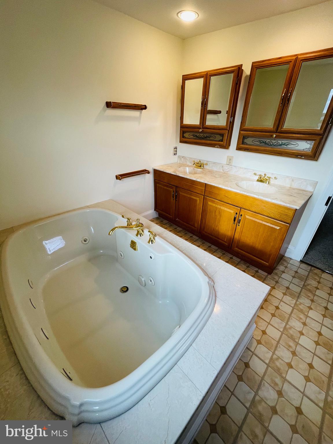 LENOLA - Residential Lease