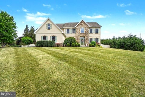 Homes For Sale - 2 Ridge Drive Dr<br/> CARLISLE, PA 17015