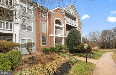 6111 Wigmore Lane Unit F, Alexandria, VA MLS: VAFX2292664