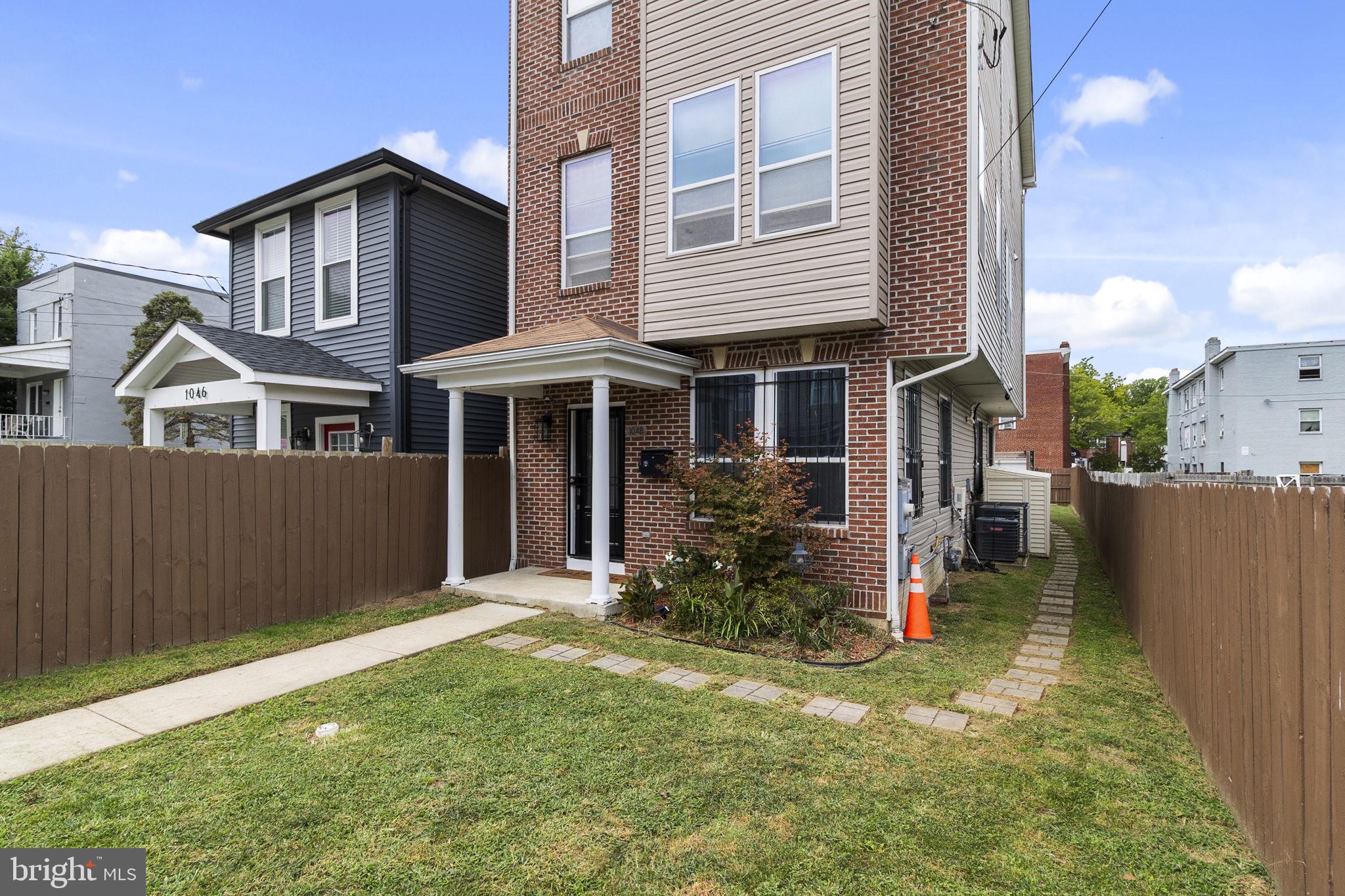 1048 48TH PLACE NE