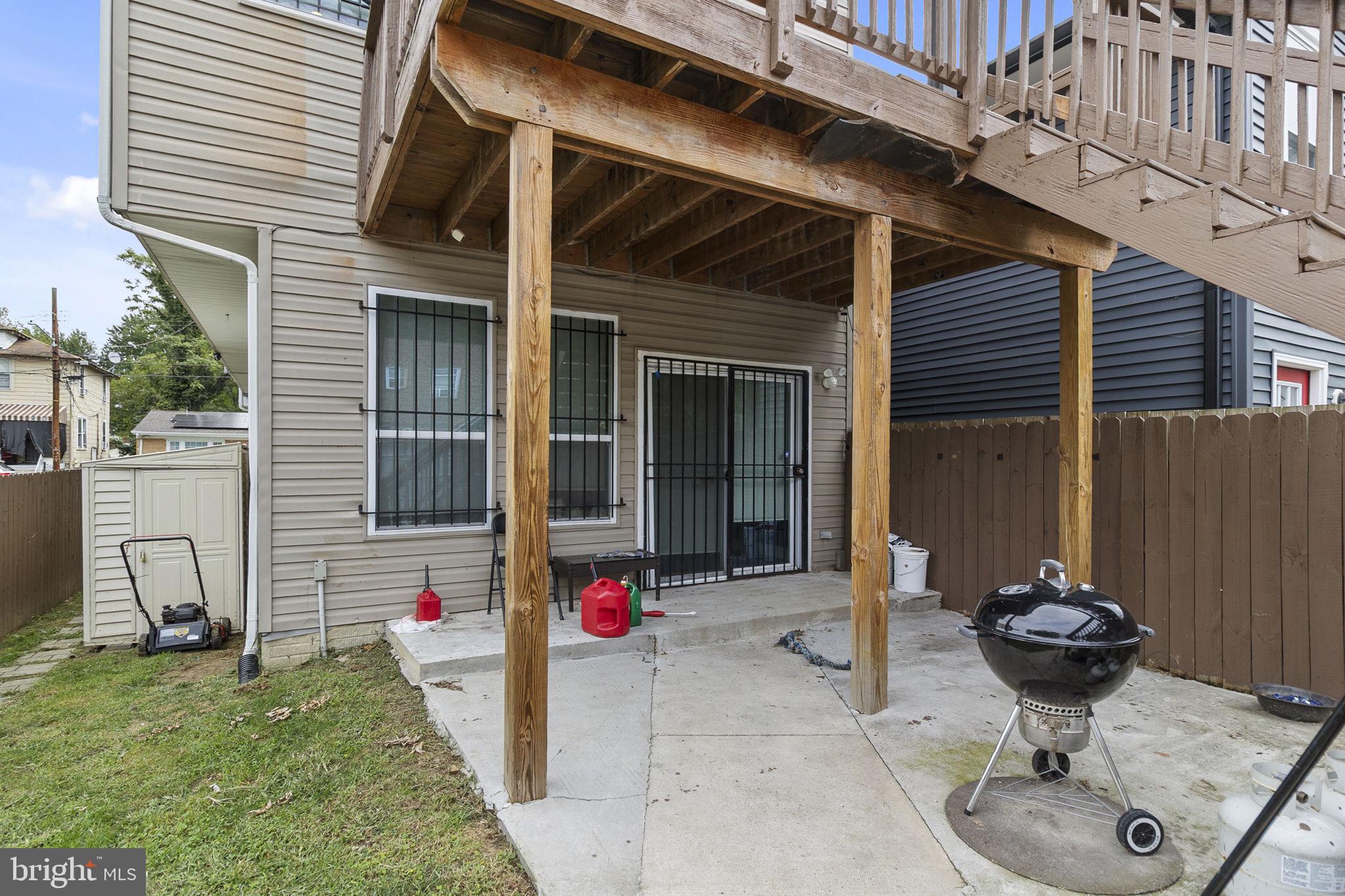 1048 48TH PLACE NE