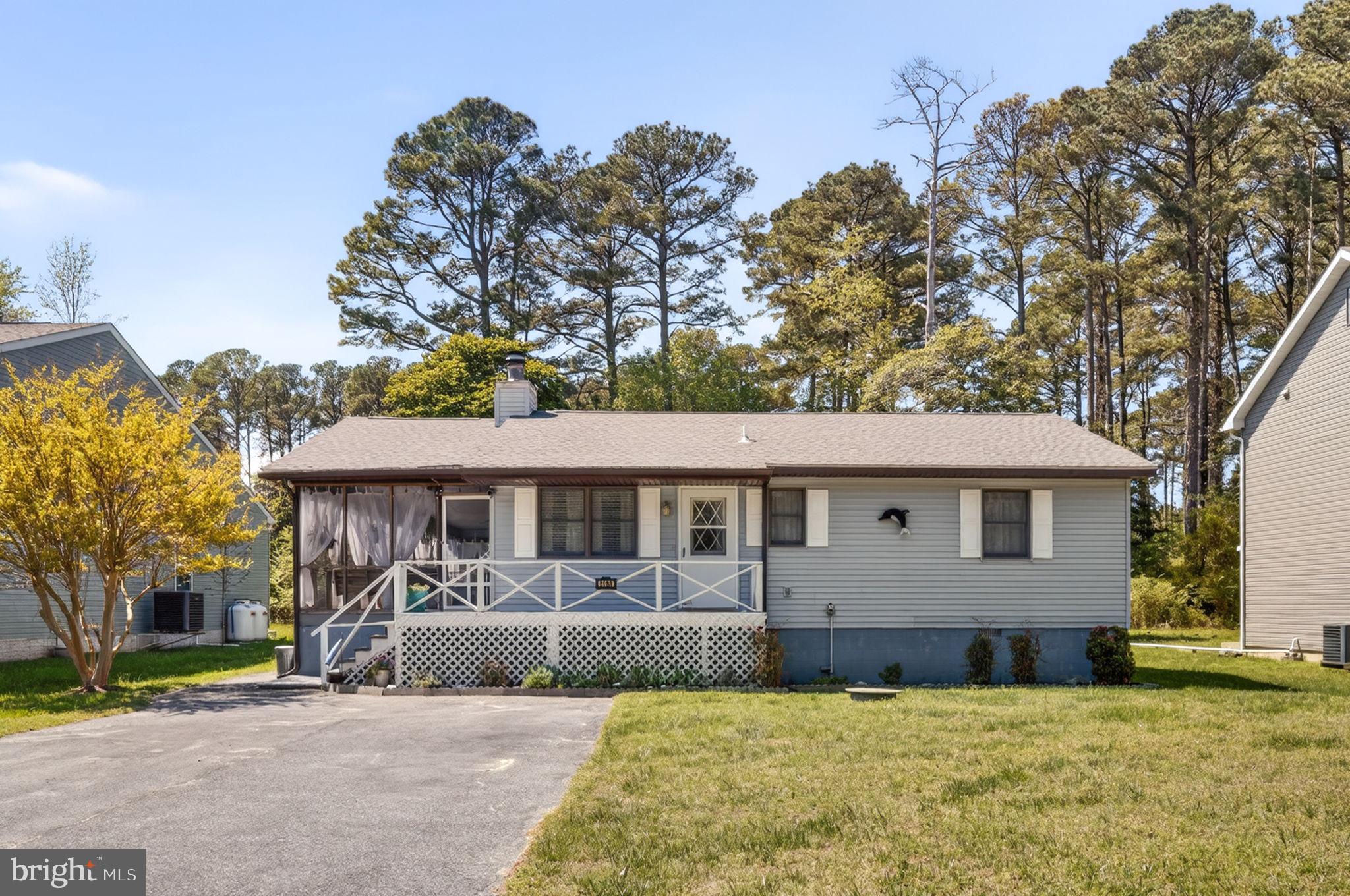 CAPTAIN'S COVE - Residential