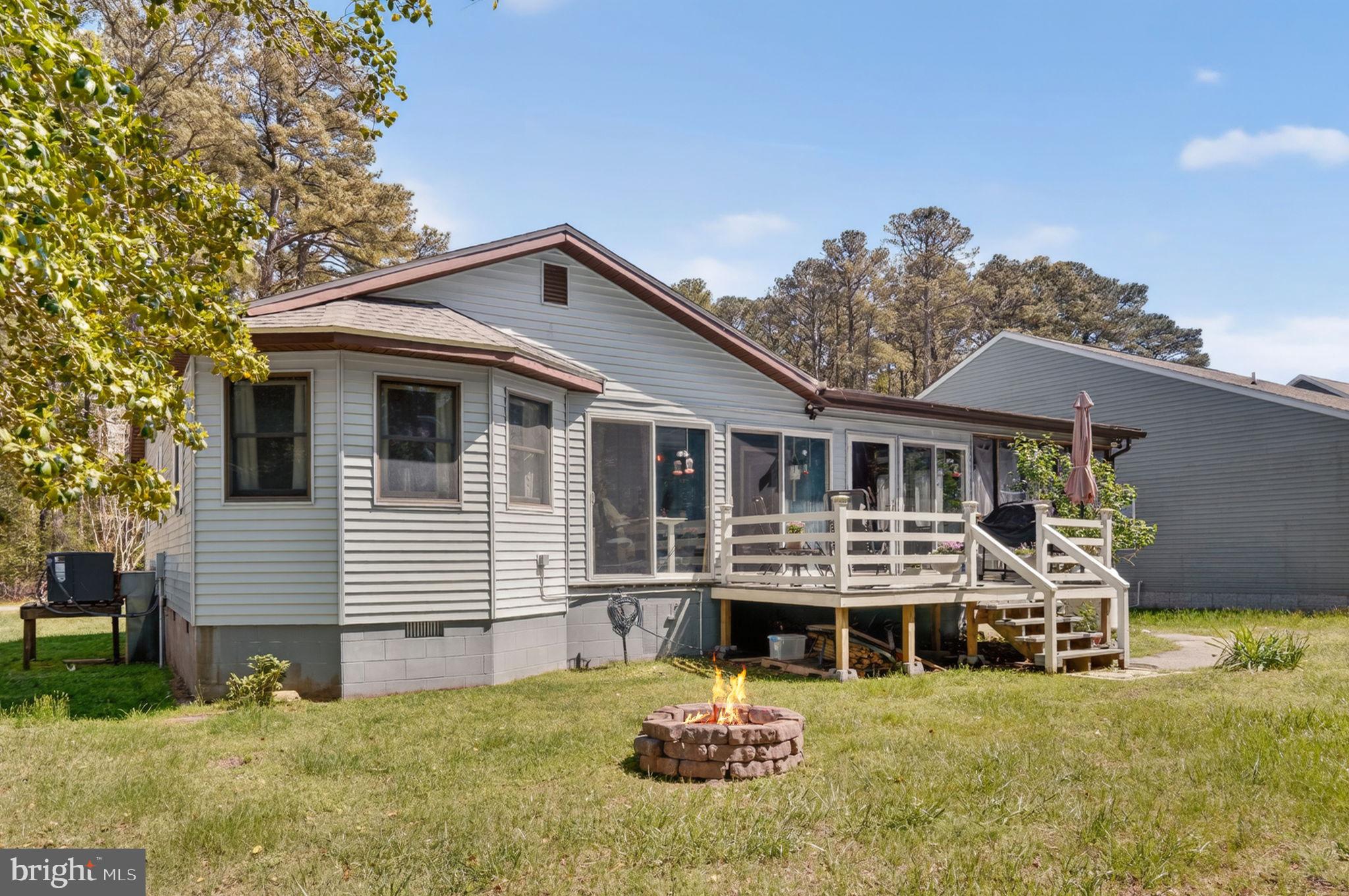 CAPTAIN'S COVE - Residential