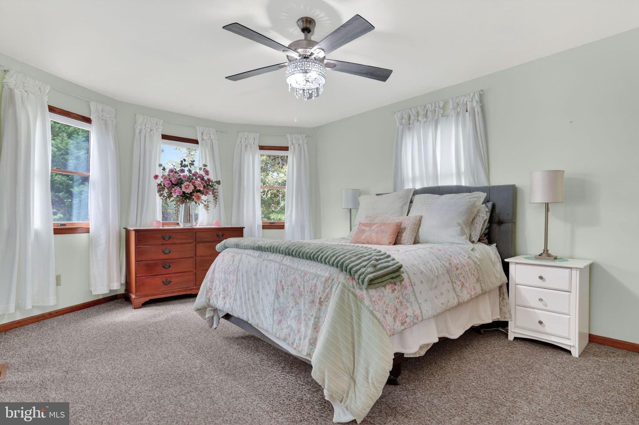 CAPTAIN'S COVE - Residential