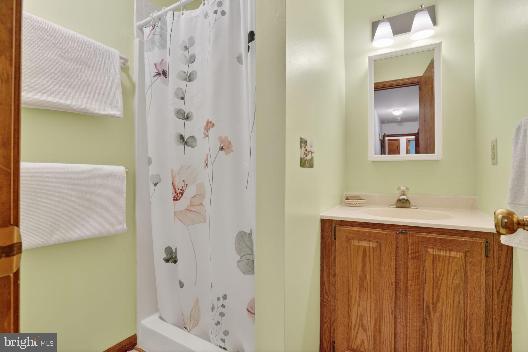 CAPTAIN'S COVE - Residential