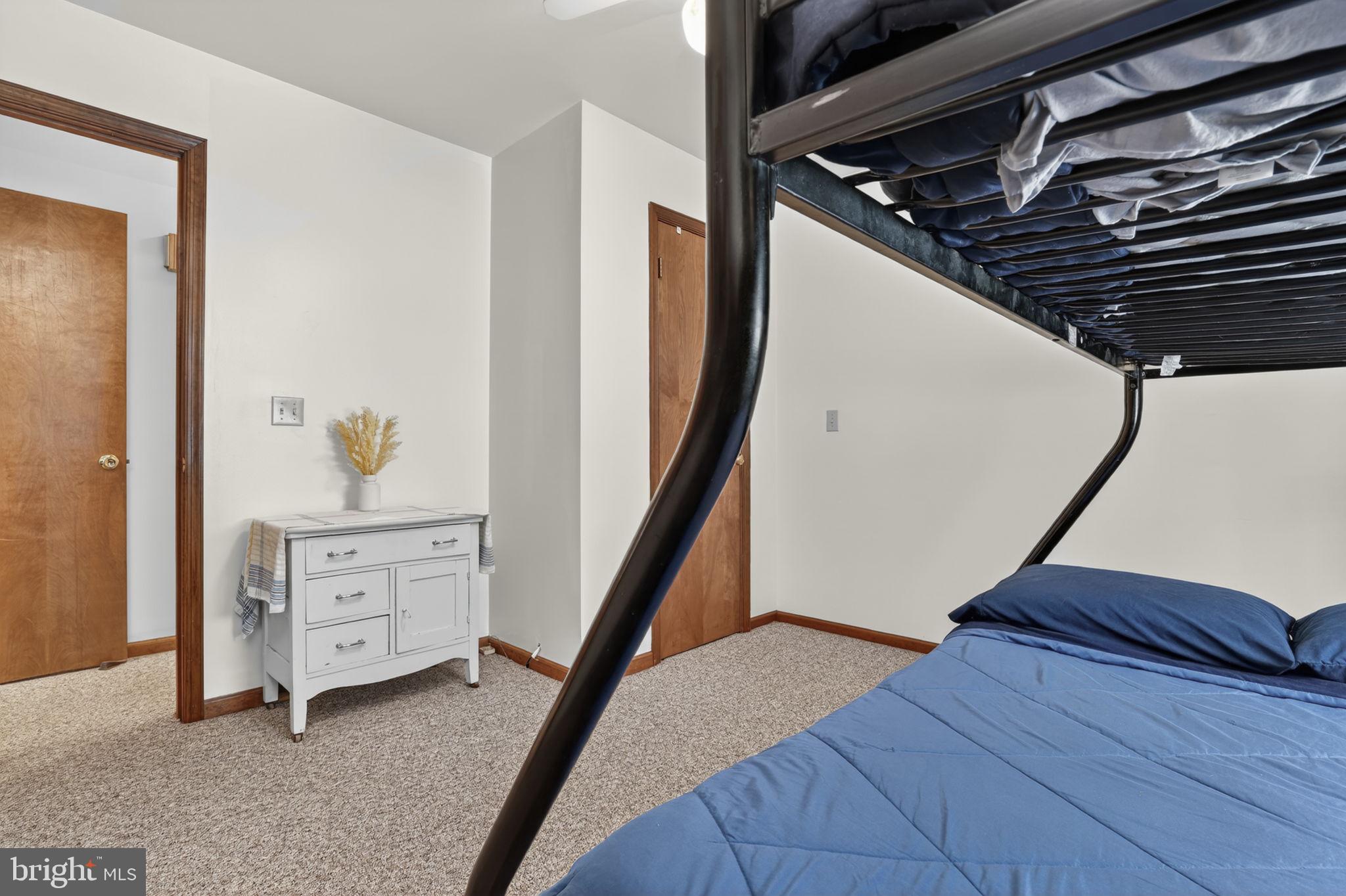 CAPTAIN'S COVE - Residential