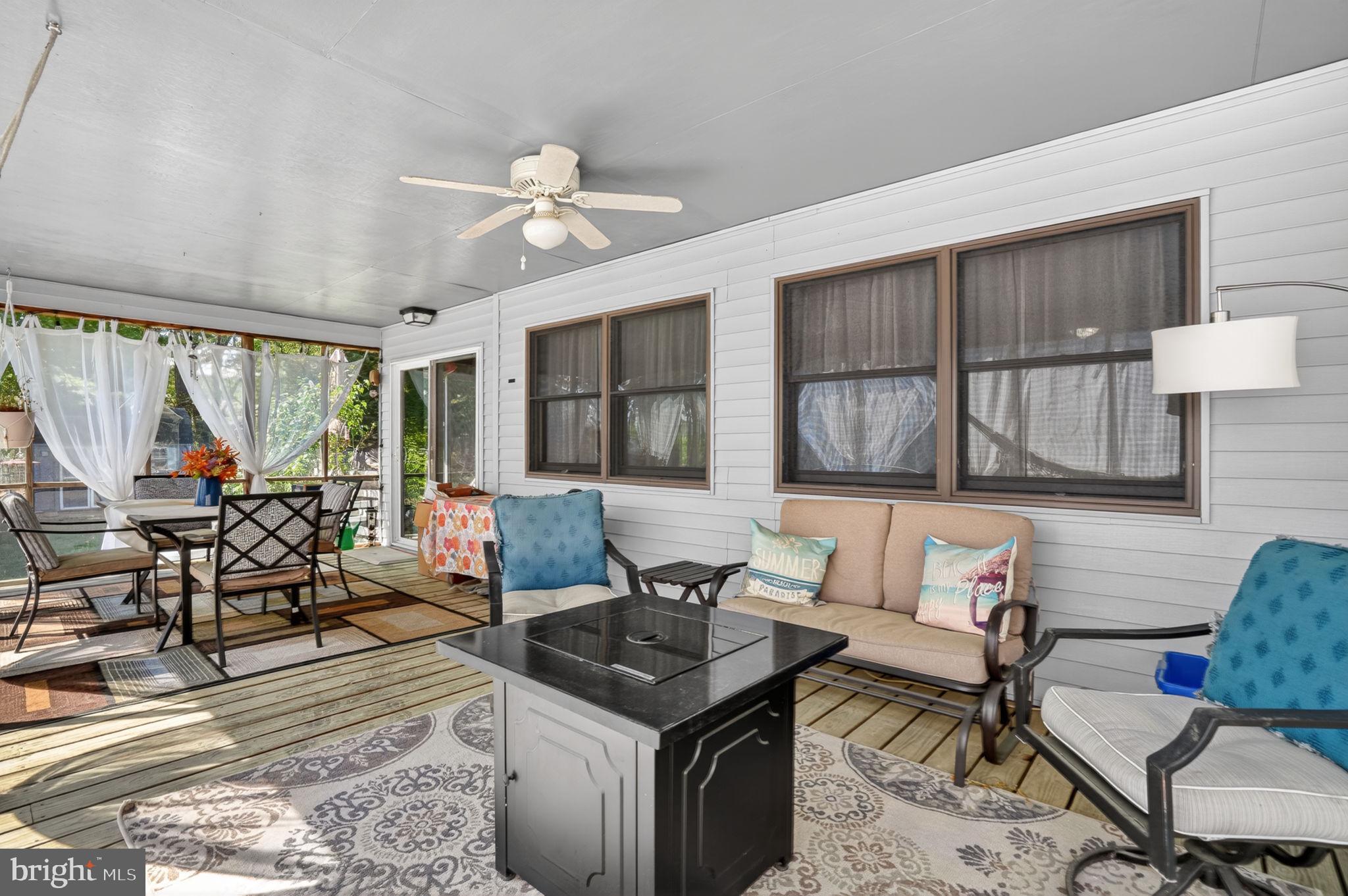 CAPTAIN'S COVE - Residential