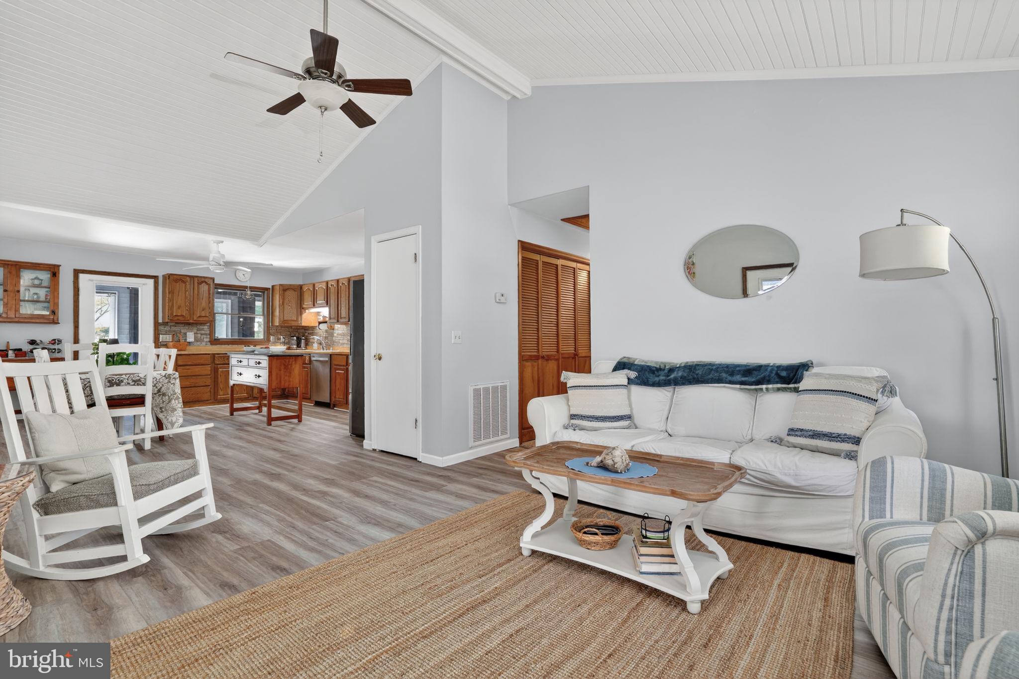 CAPTAIN'S COVE - Residential