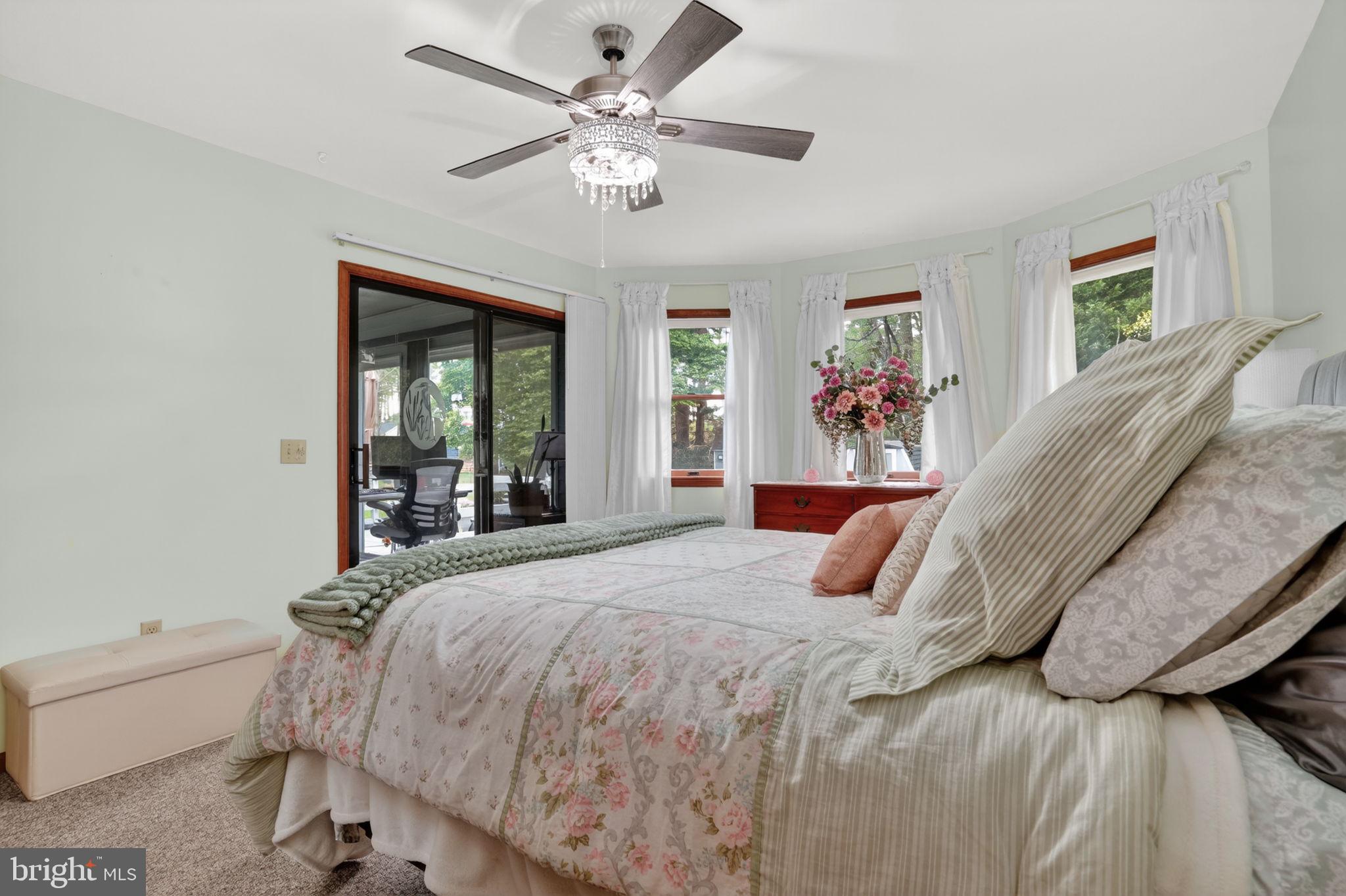 CAPTAIN'S COVE - Residential