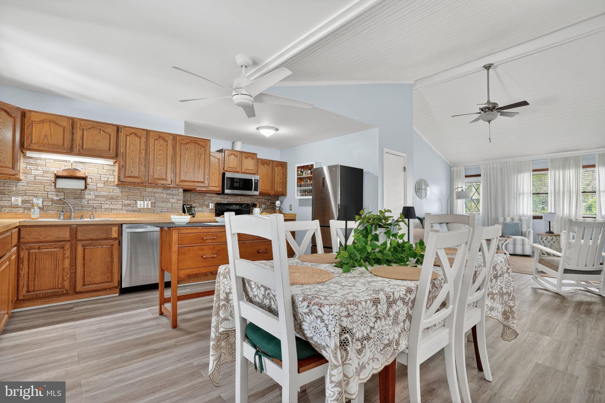 CAPTAIN'S COVE - Residential