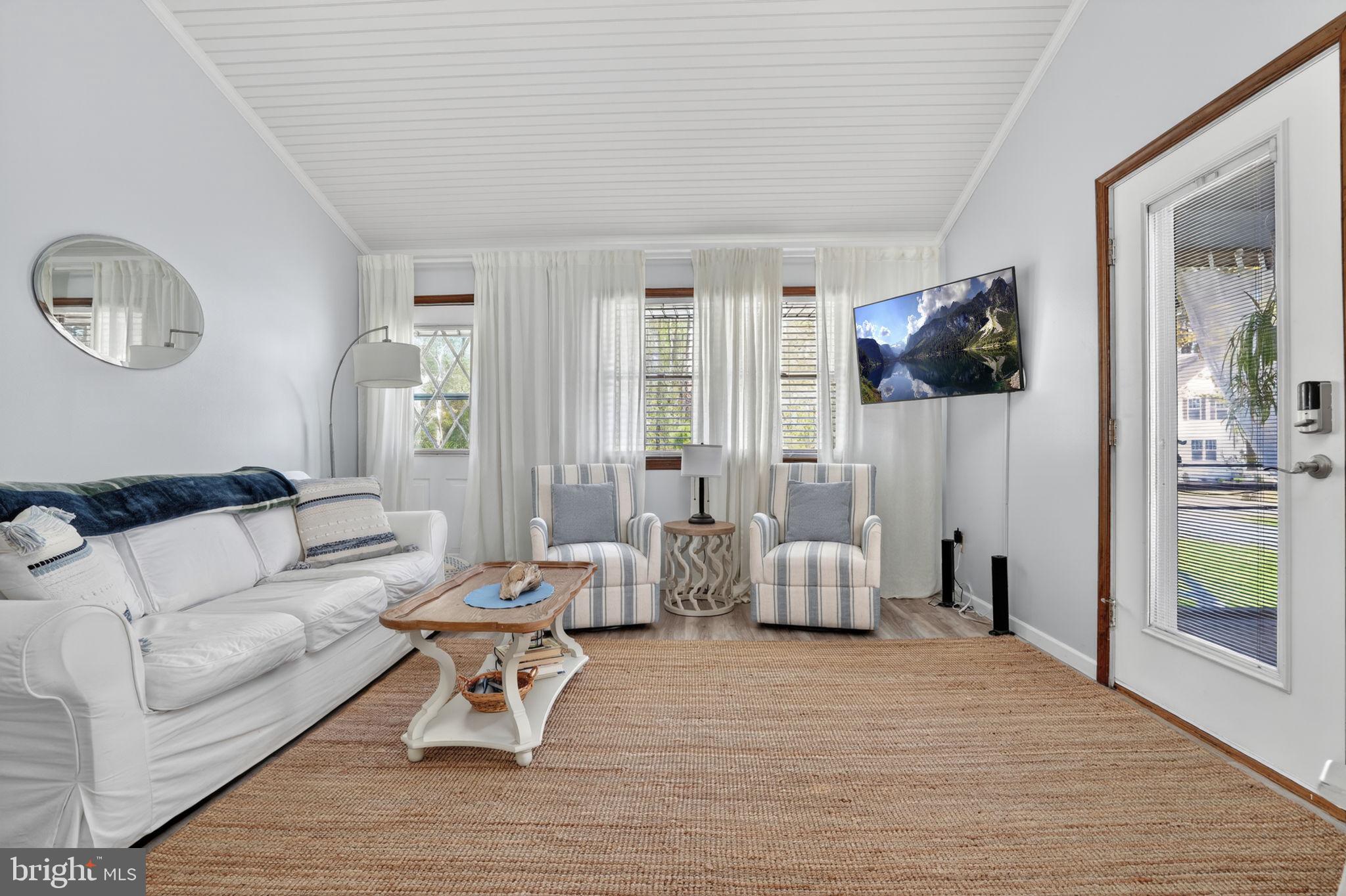 CAPTAIN'S COVE - Residential