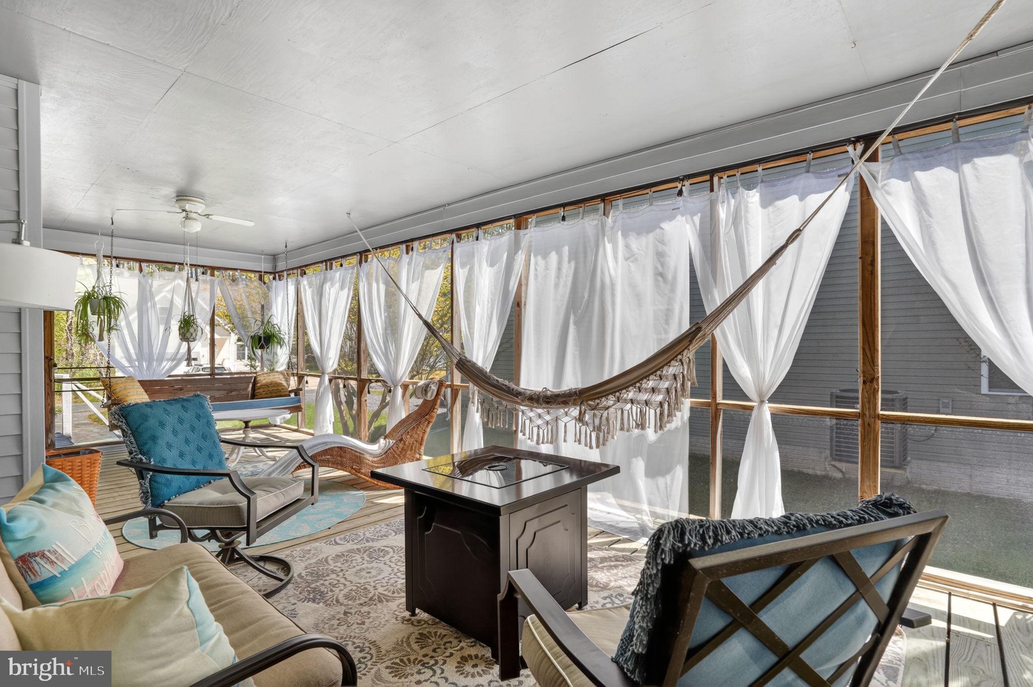 CAPTAIN'S COVE - Residential