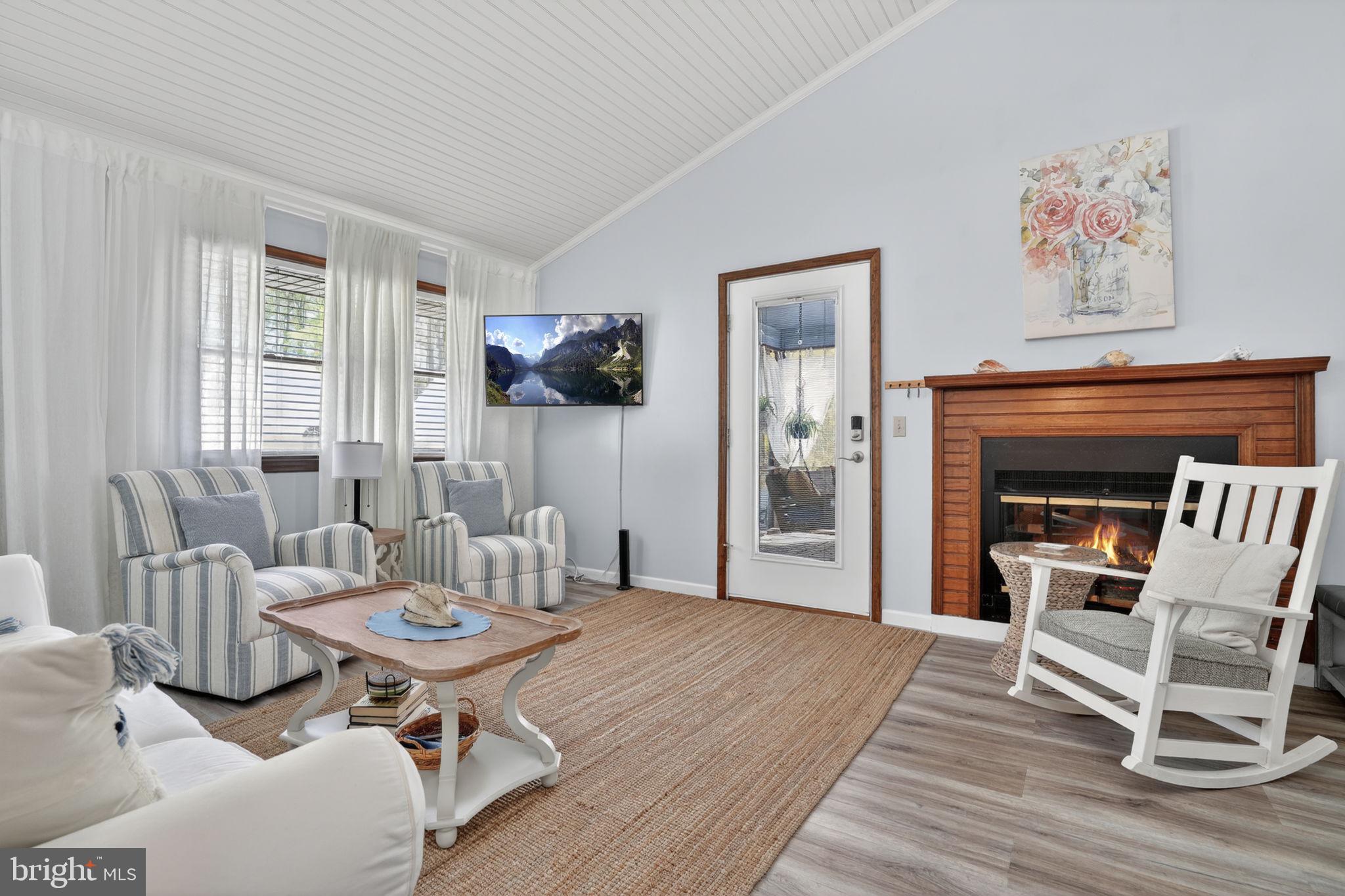 CAPTAIN'S COVE - Residential