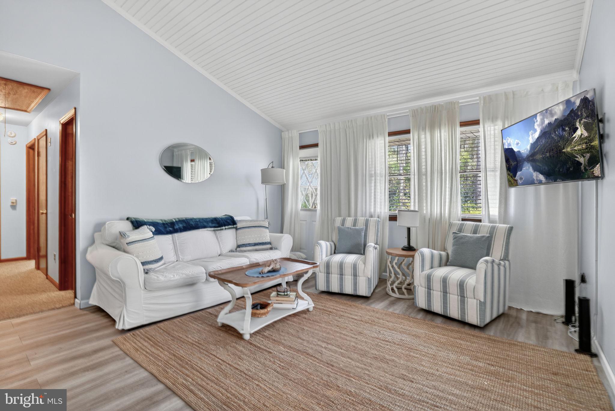 CAPTAIN'S COVE - Residential