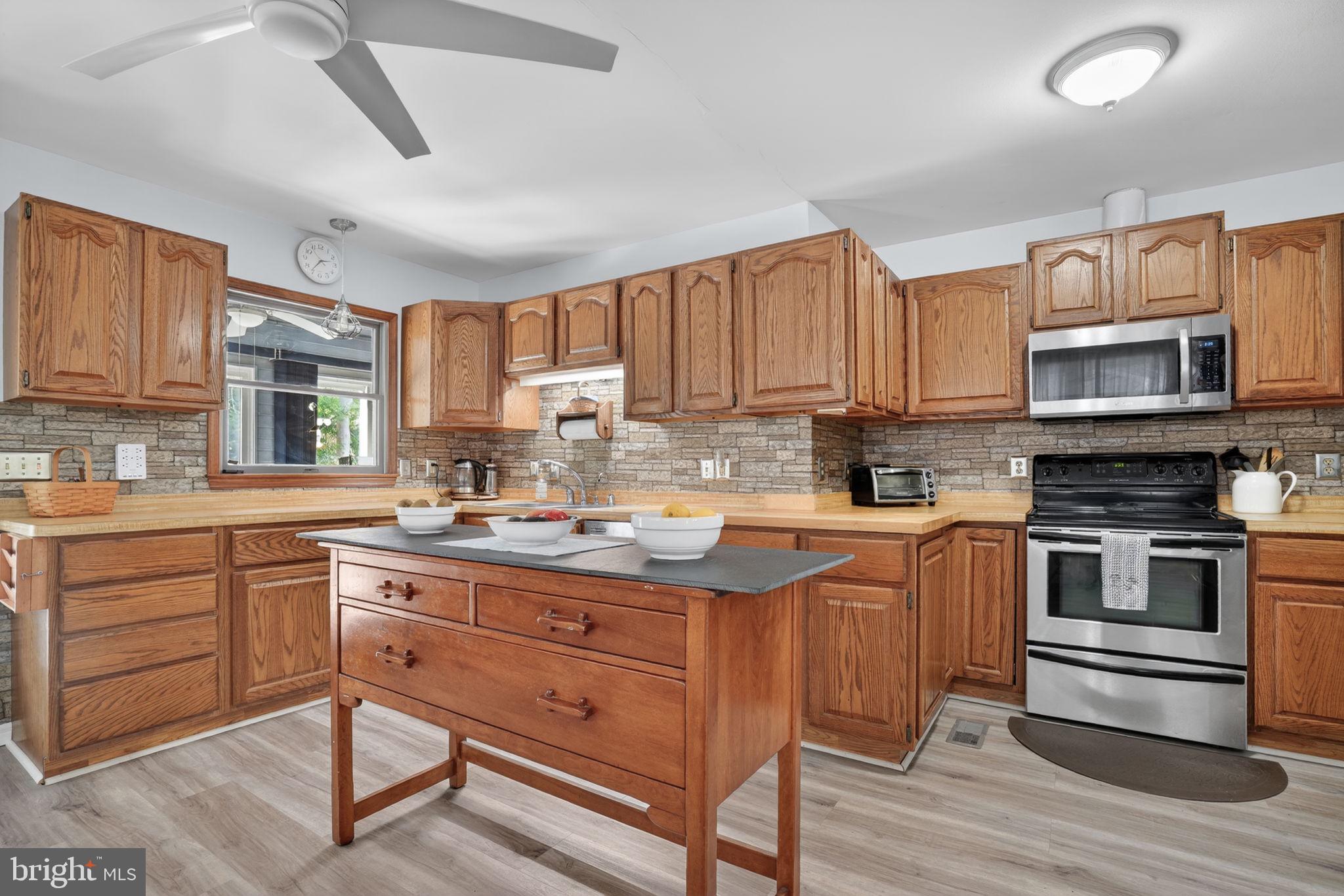 CAPTAIN'S COVE - Residential