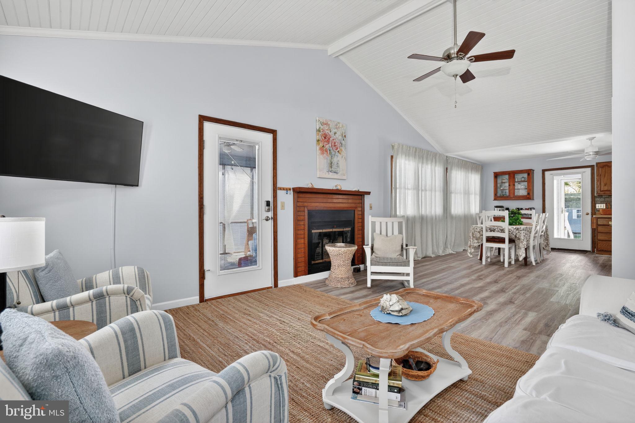 CAPTAIN'S COVE - Residential