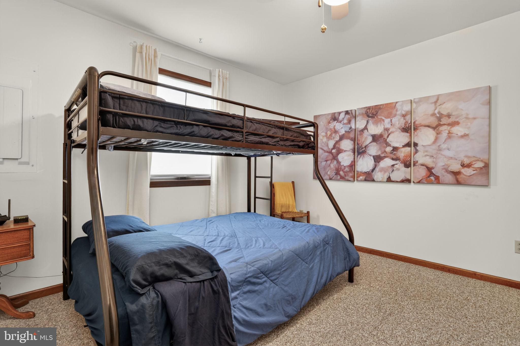 CAPTAIN'S COVE - Residential