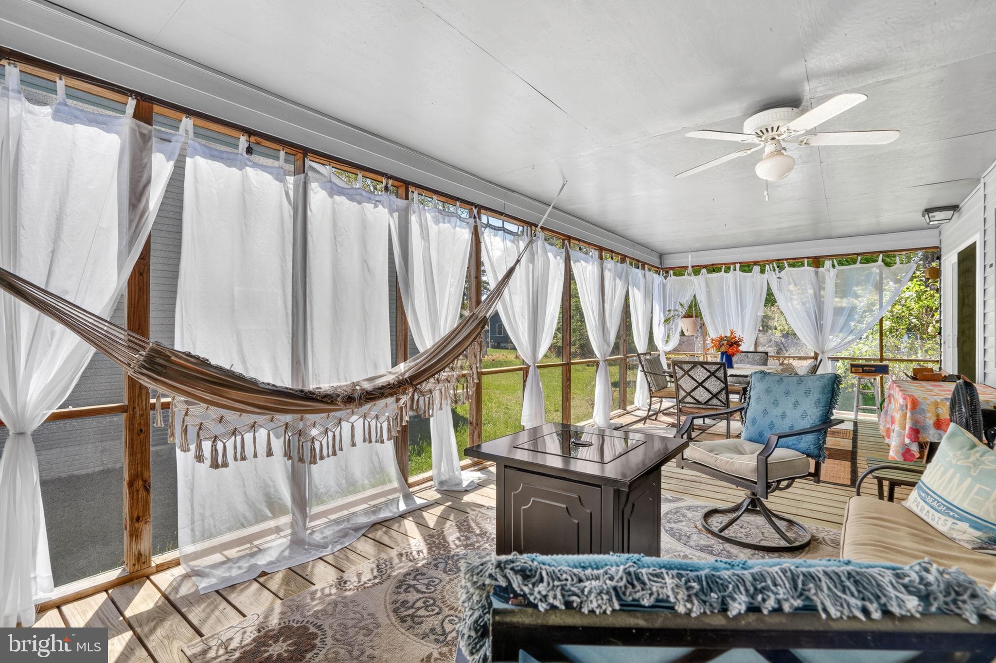 CAPTAIN'S COVE - Residential