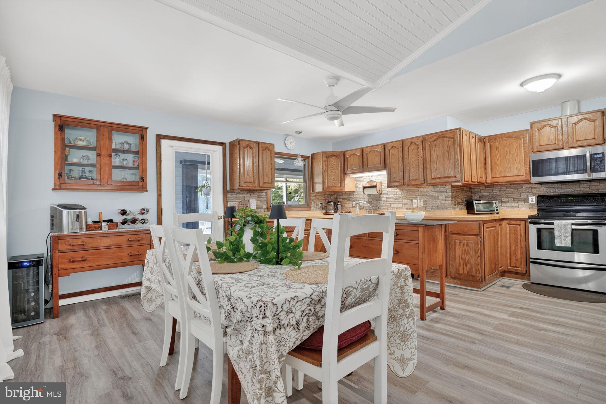 CAPTAIN'S COVE - Residential