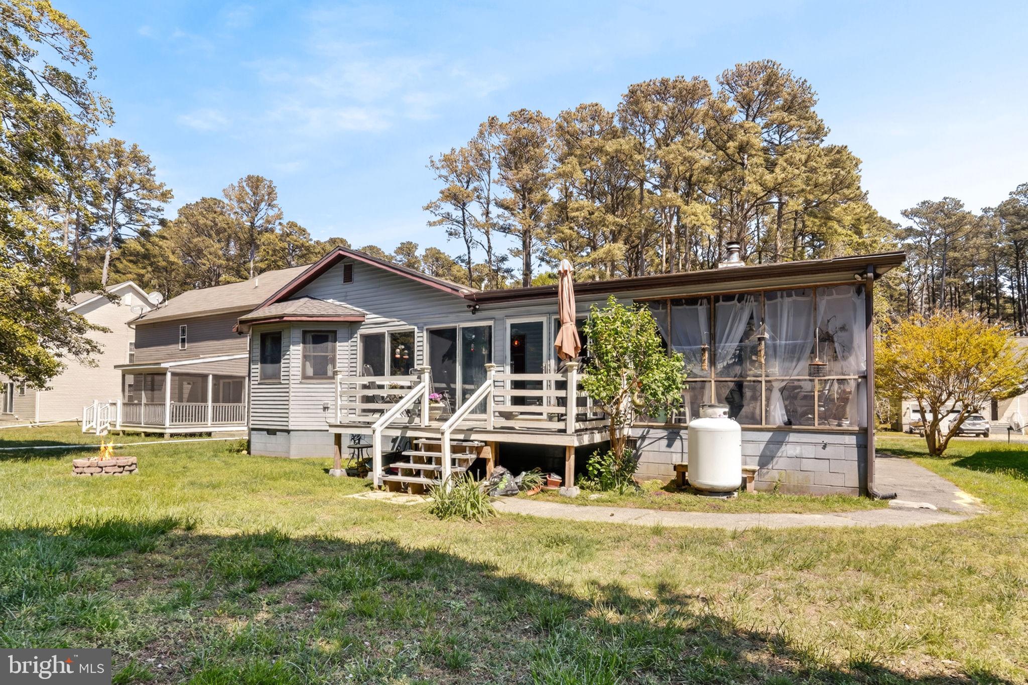 CAPTAIN'S COVE - Residential