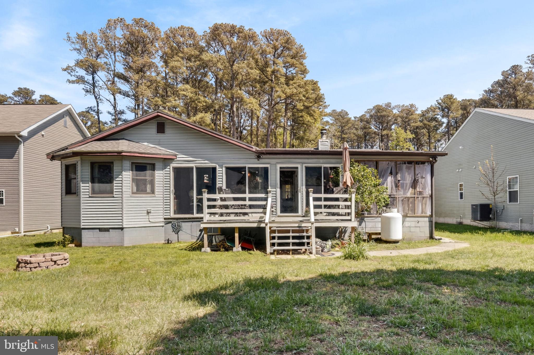 CAPTAIN'S COVE - Residential