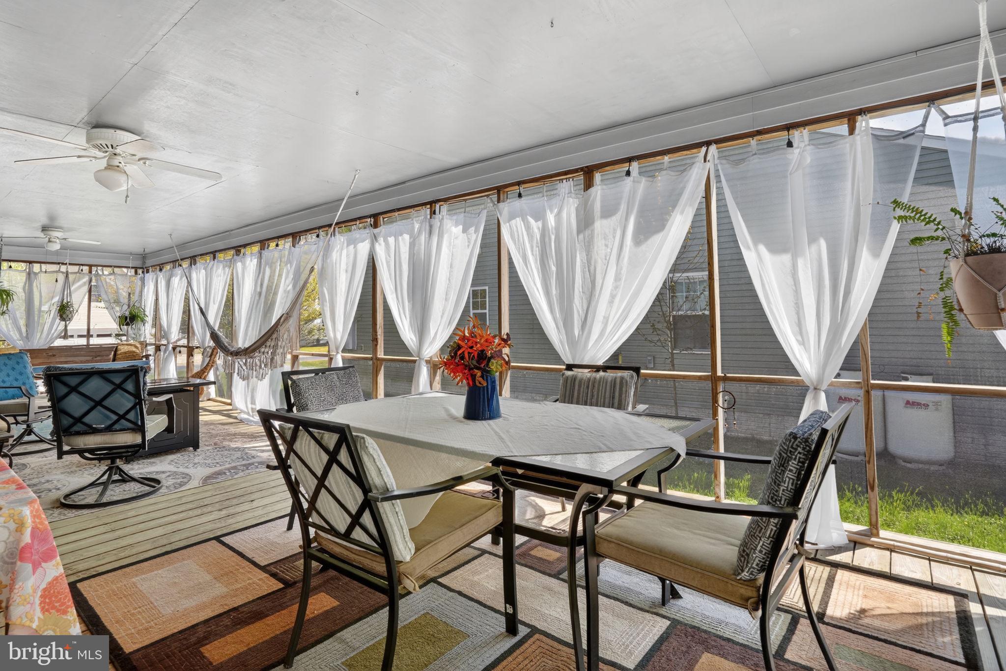 CAPTAIN'S COVE - Residential