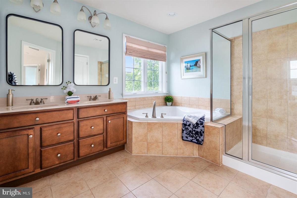 NORTH BROOK - Residential