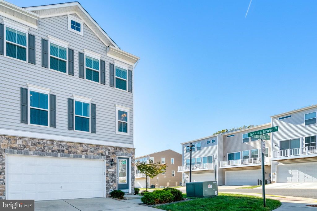 Photo of 5019 Little Martha Way, WOODBRIDGE, VA 22192 (MLS # VAPW2106460)