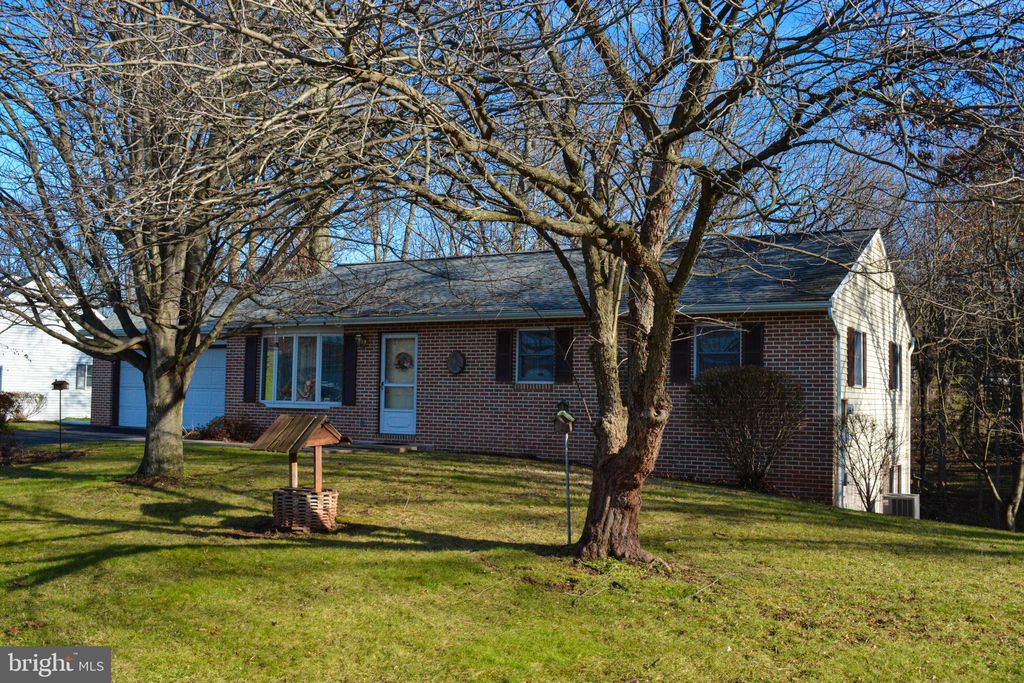 Photo of 911 MAURICE CIR, STEVENS, PA 17578 (MLS # PALA2028756)