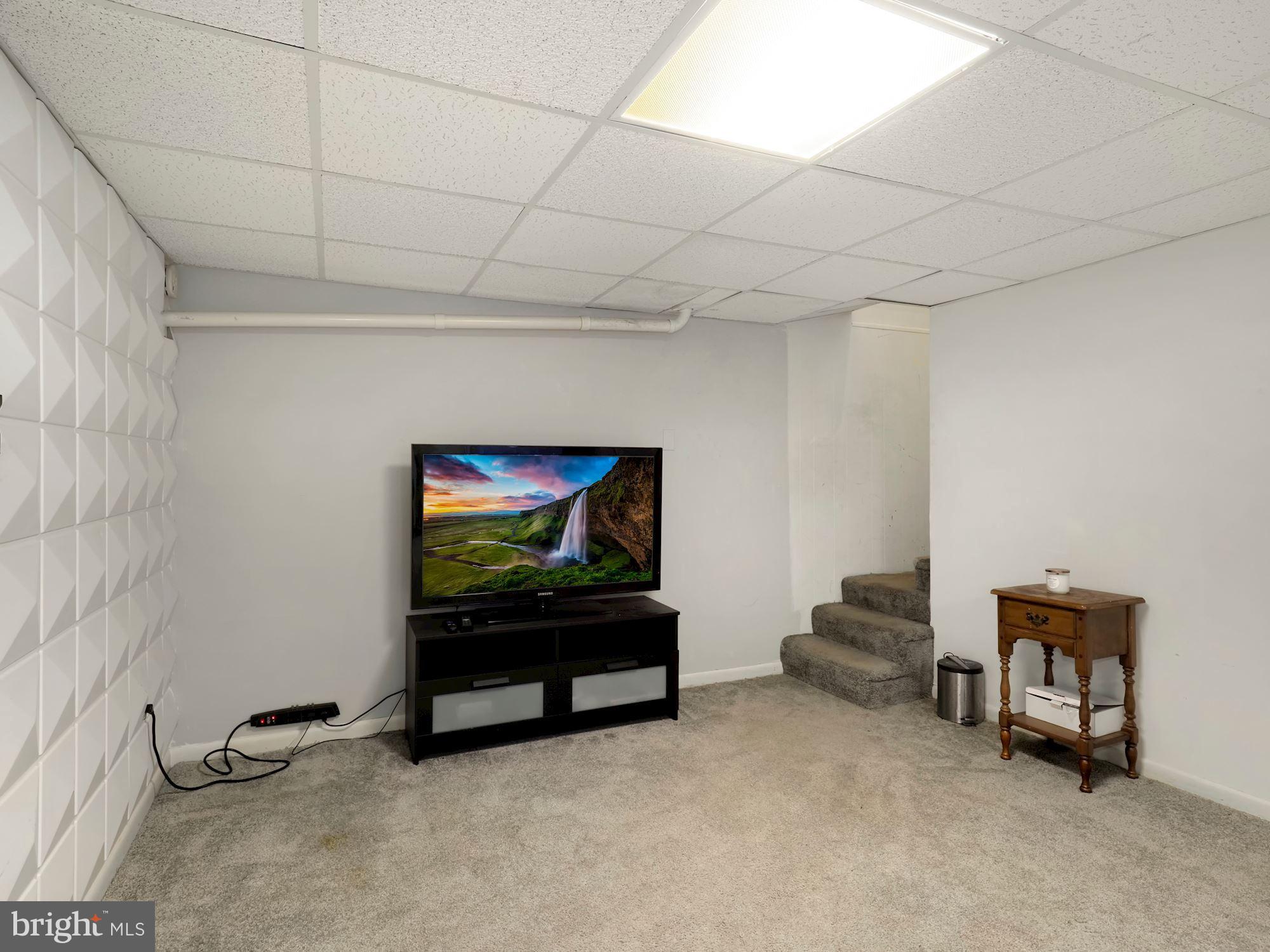 MID COUNTY VIEW - Residential