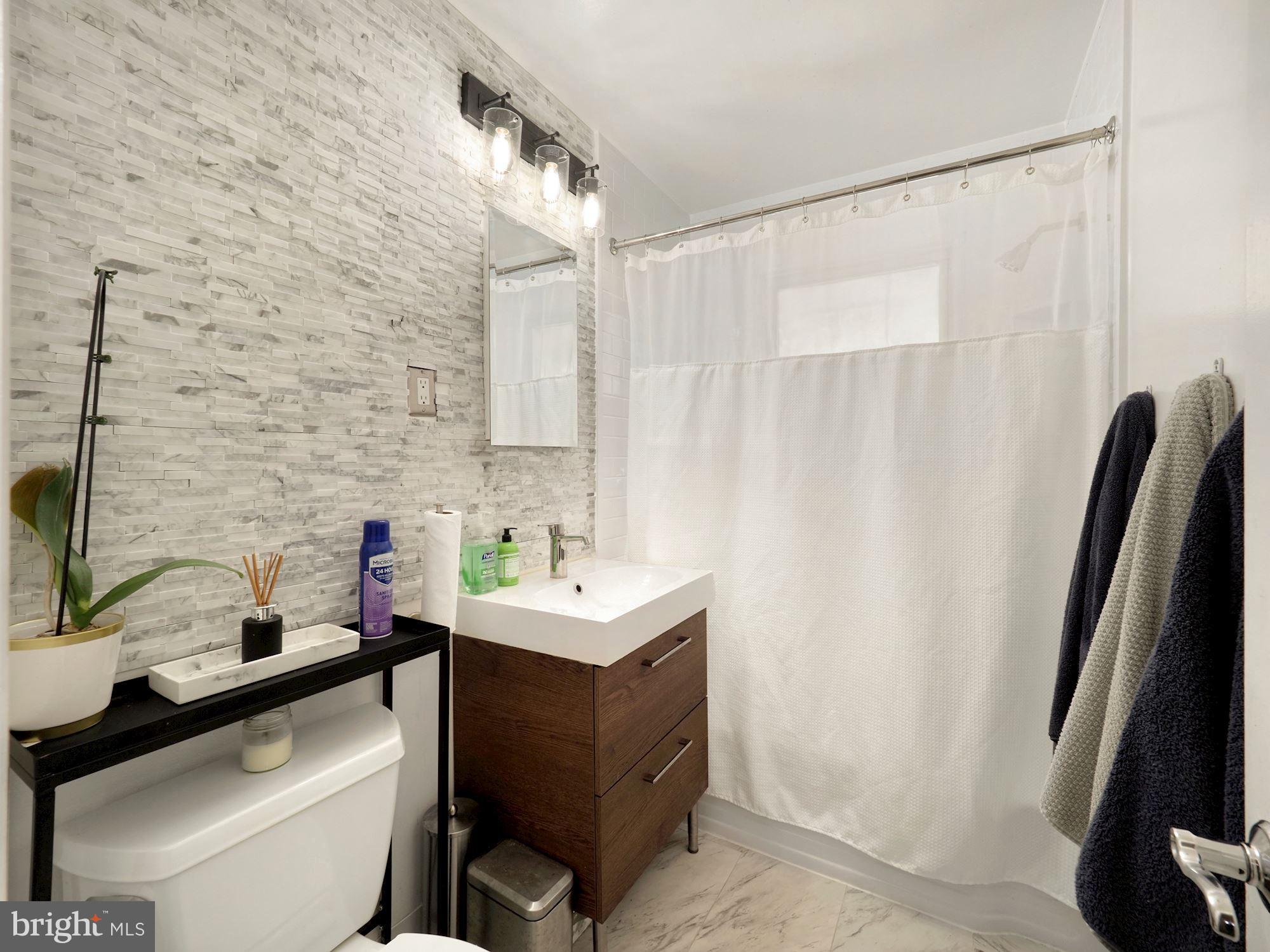 MID COUNTY VIEW - Residential