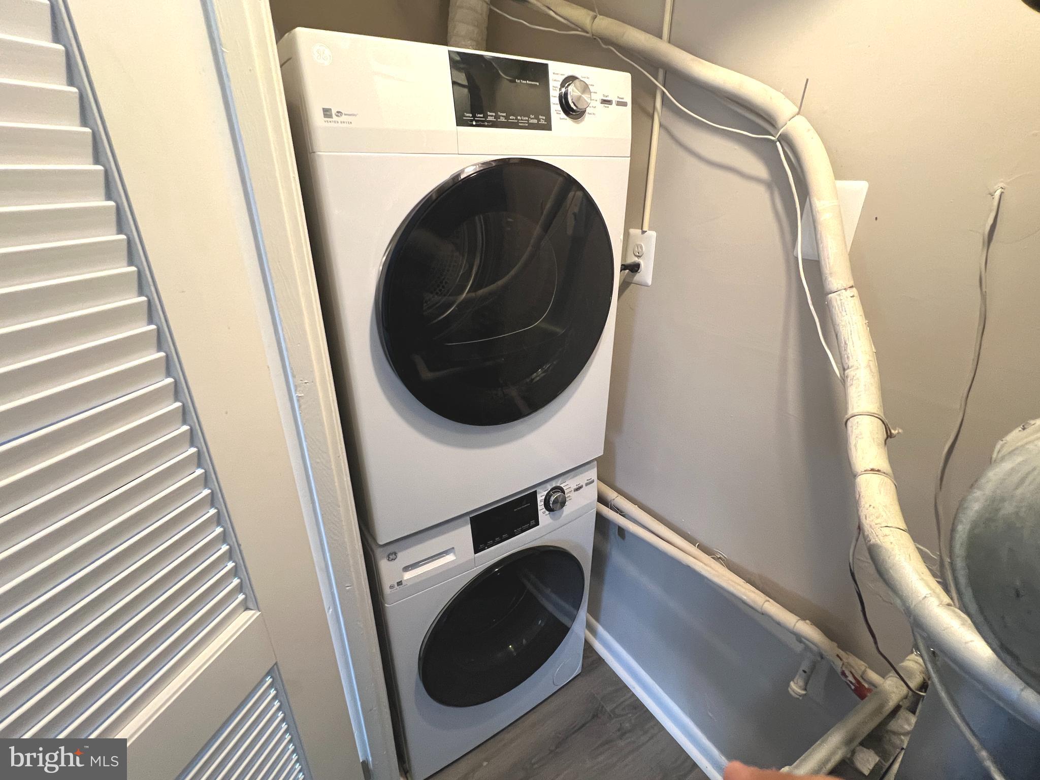 WINDMILL SQUARE - Residential Lease