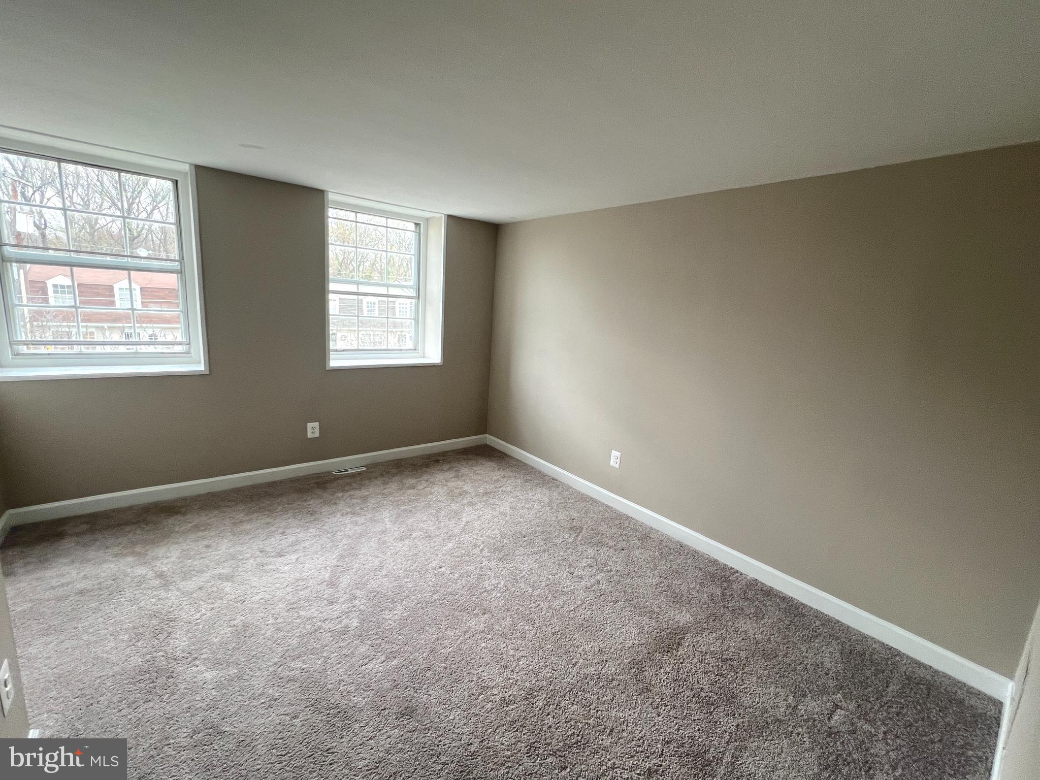 WINDMILL SQUARE - Residential Lease