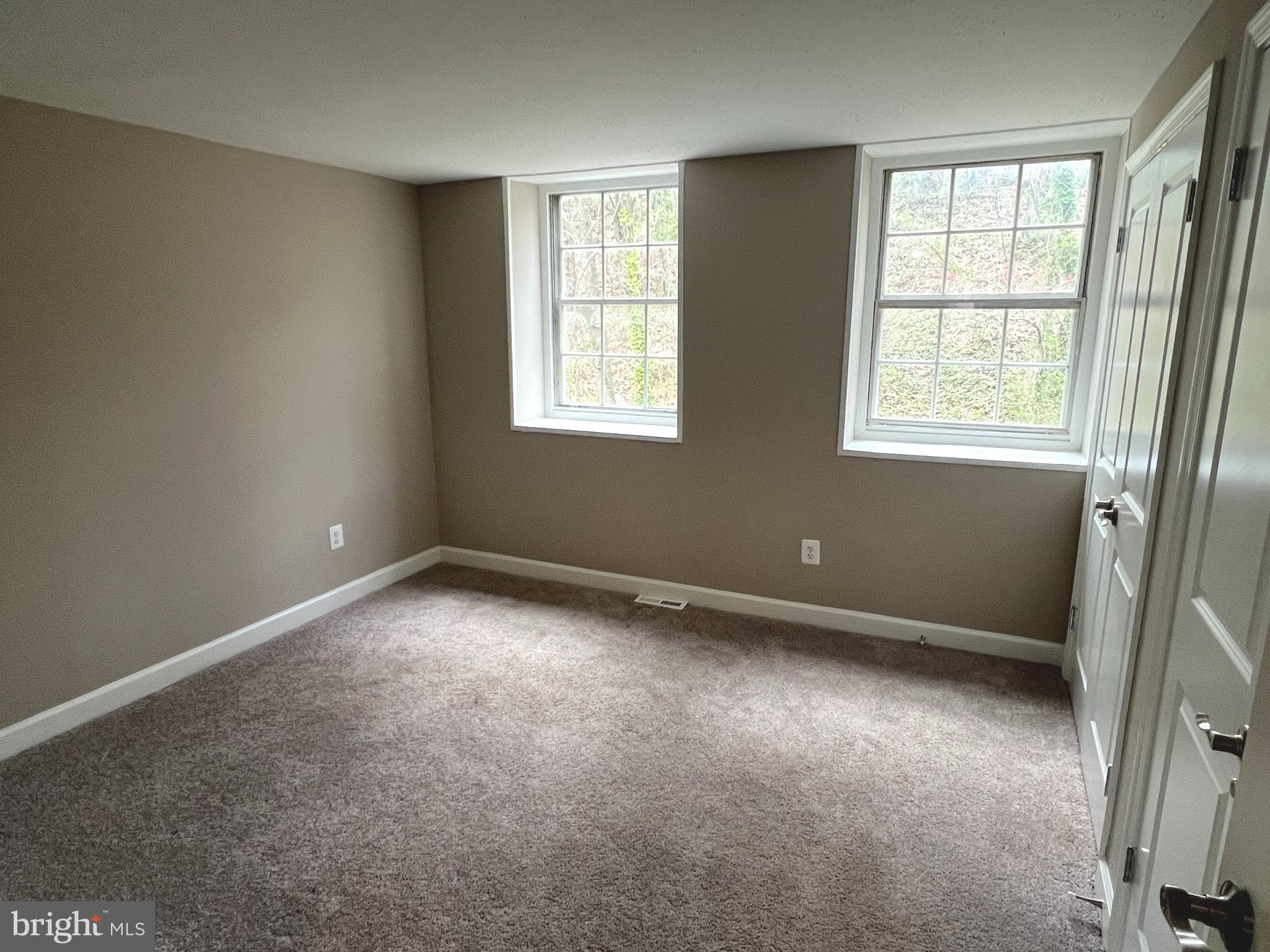 WINDMILL SQUARE - Residential Lease