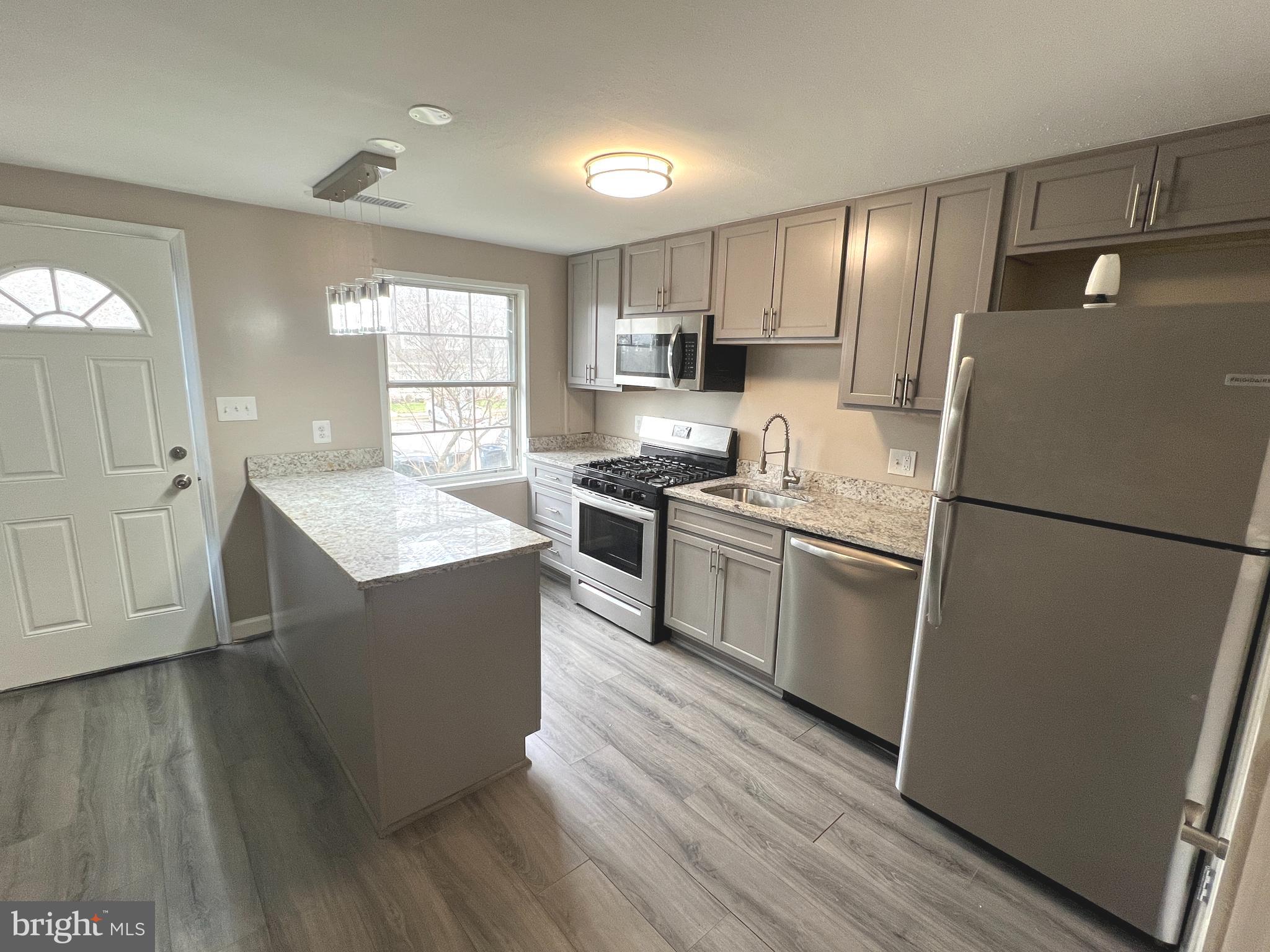 WINDMILL SQUARE - Residential Lease