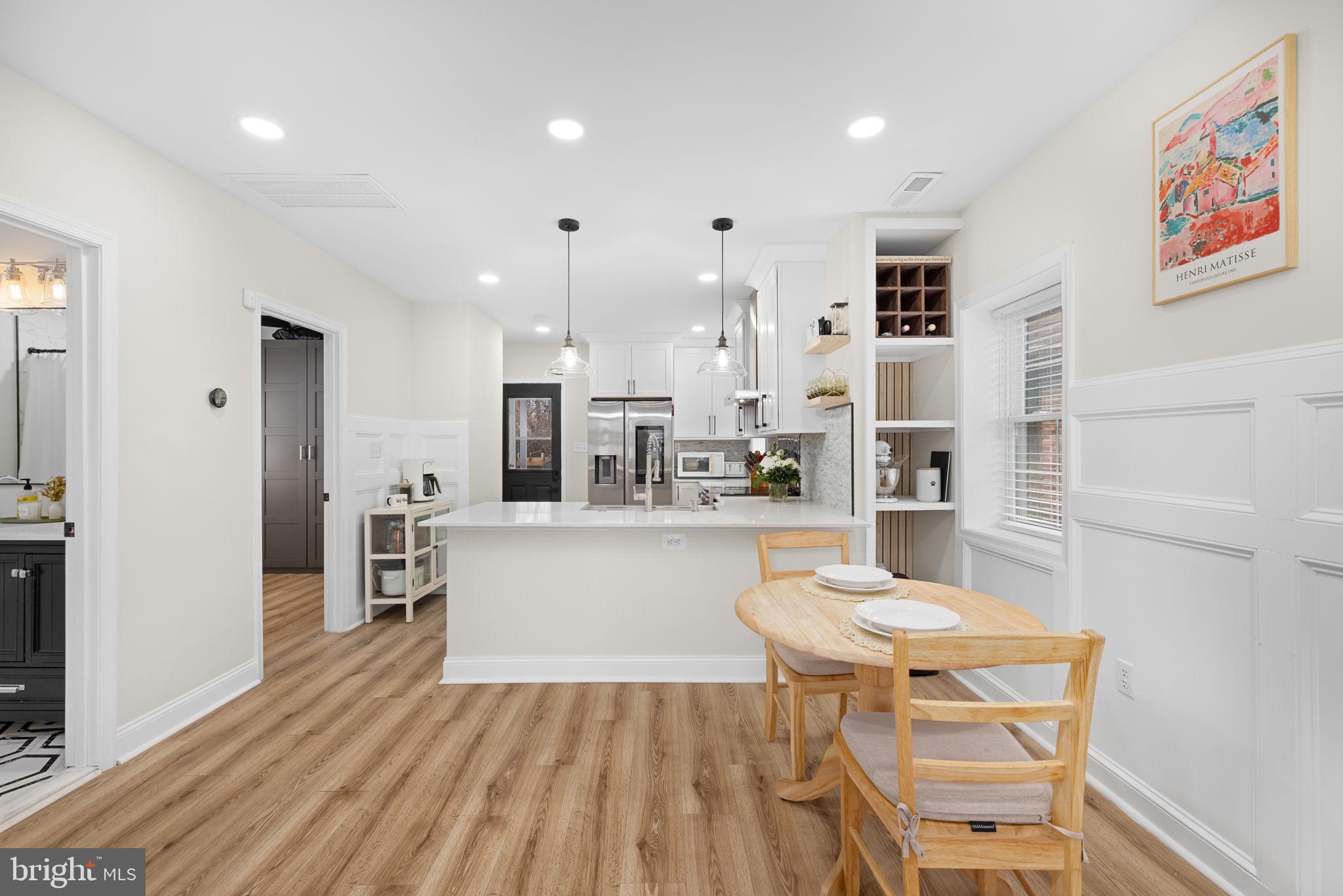 2205 E RANDOLPH AVENUE