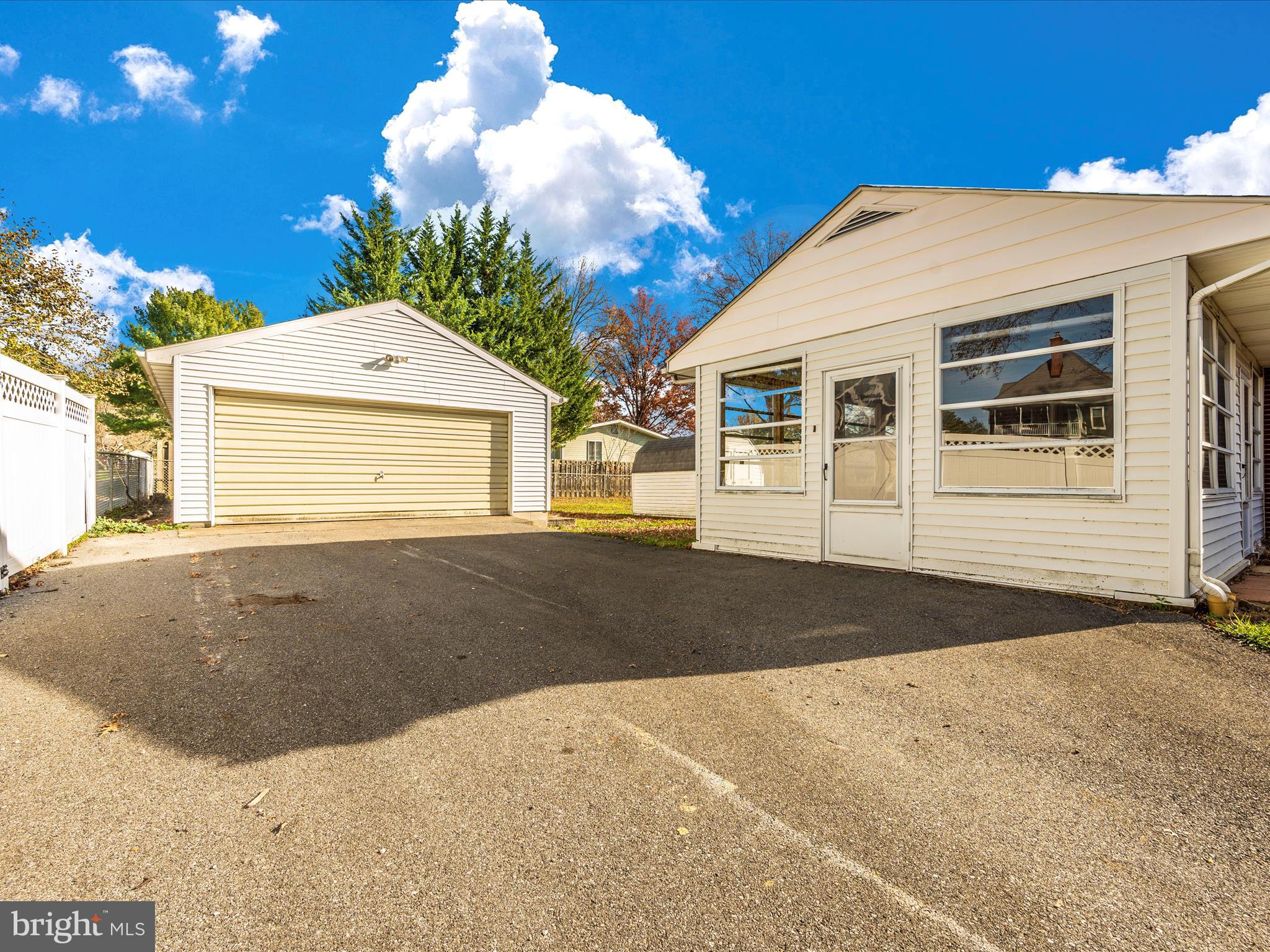 MIDDLETOWN - Residential