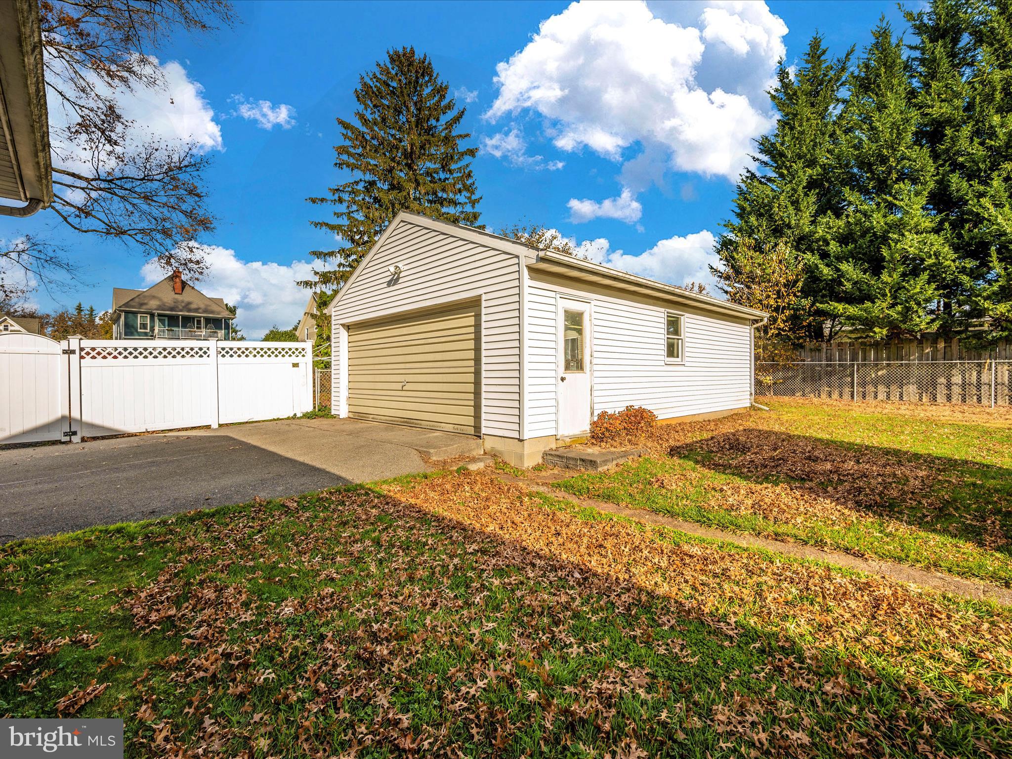 MIDDLETOWN - Residential