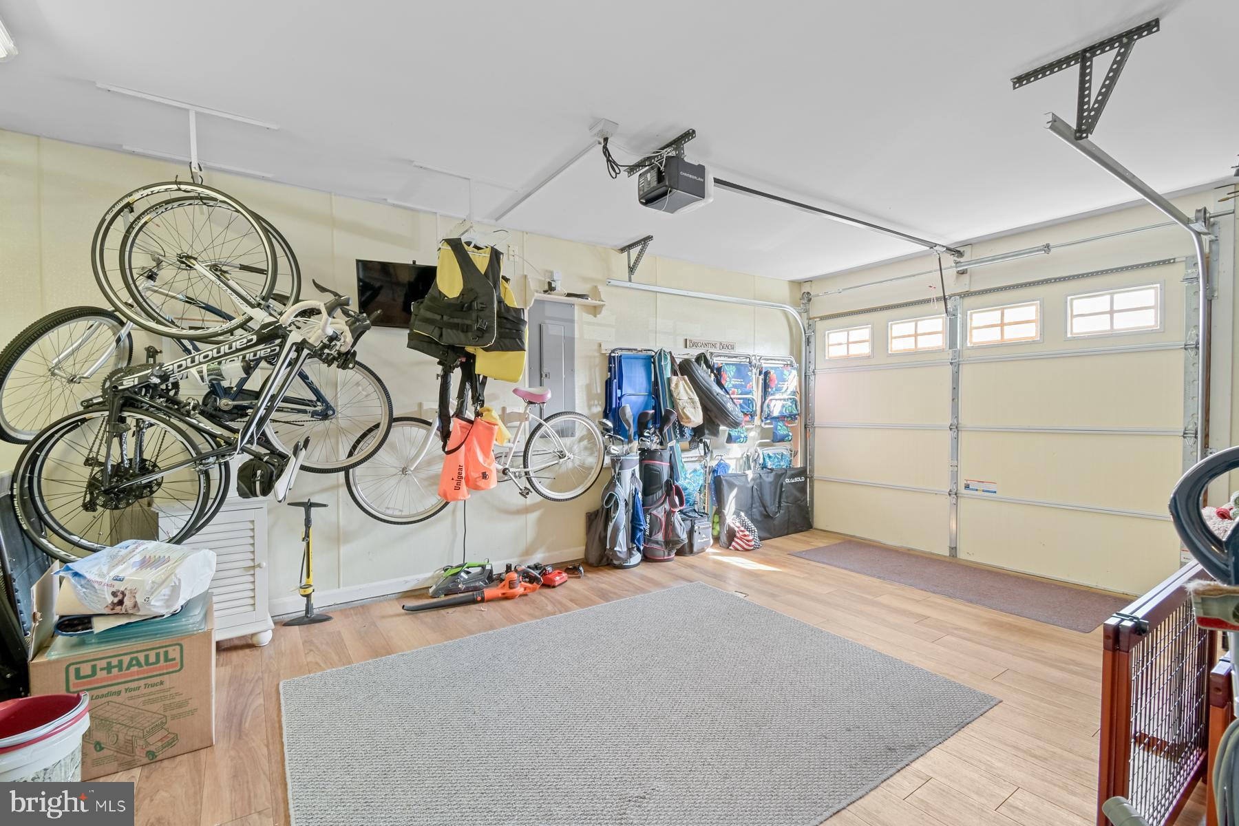 BAYVILLE SHORES - Residential