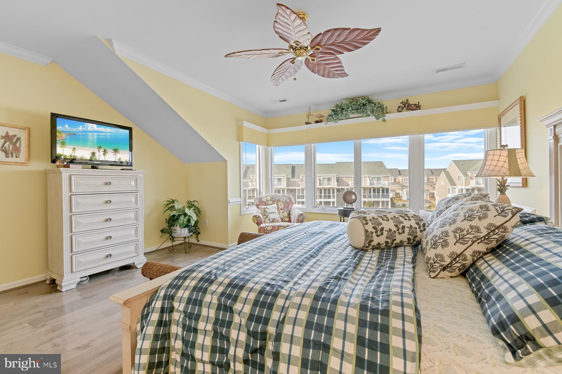 BAYVILLE SHORES - Residential