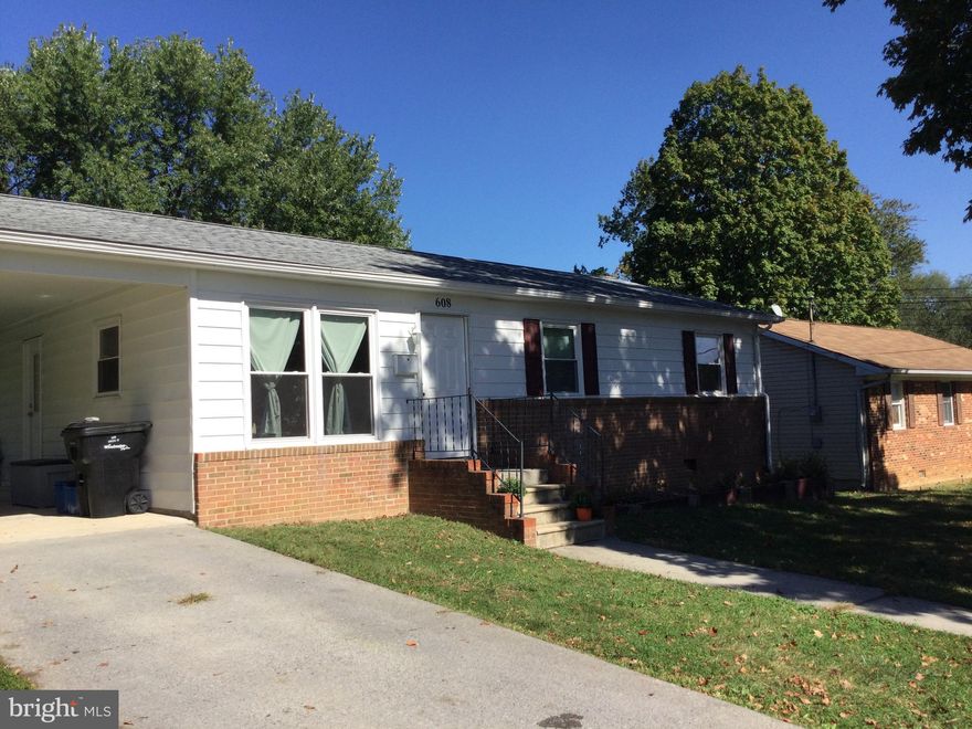 Welcome to 608 Green Street. Come make this your own space. 3-Bedroom, 1 full bath.  Hardwood floors, no carpet! Attached carport. Brand new shed in the backyard. Backs to common area. Deck off the back of the home. Newer windows. New Roof.  Large kitchen. Laundry room off the kitchen. This home is within the city limits of Winchester City School System.  Within walking distance to school and shopping. This house needs some work.  Recently power washed. Please see it as a blank canvas of "what could it be".