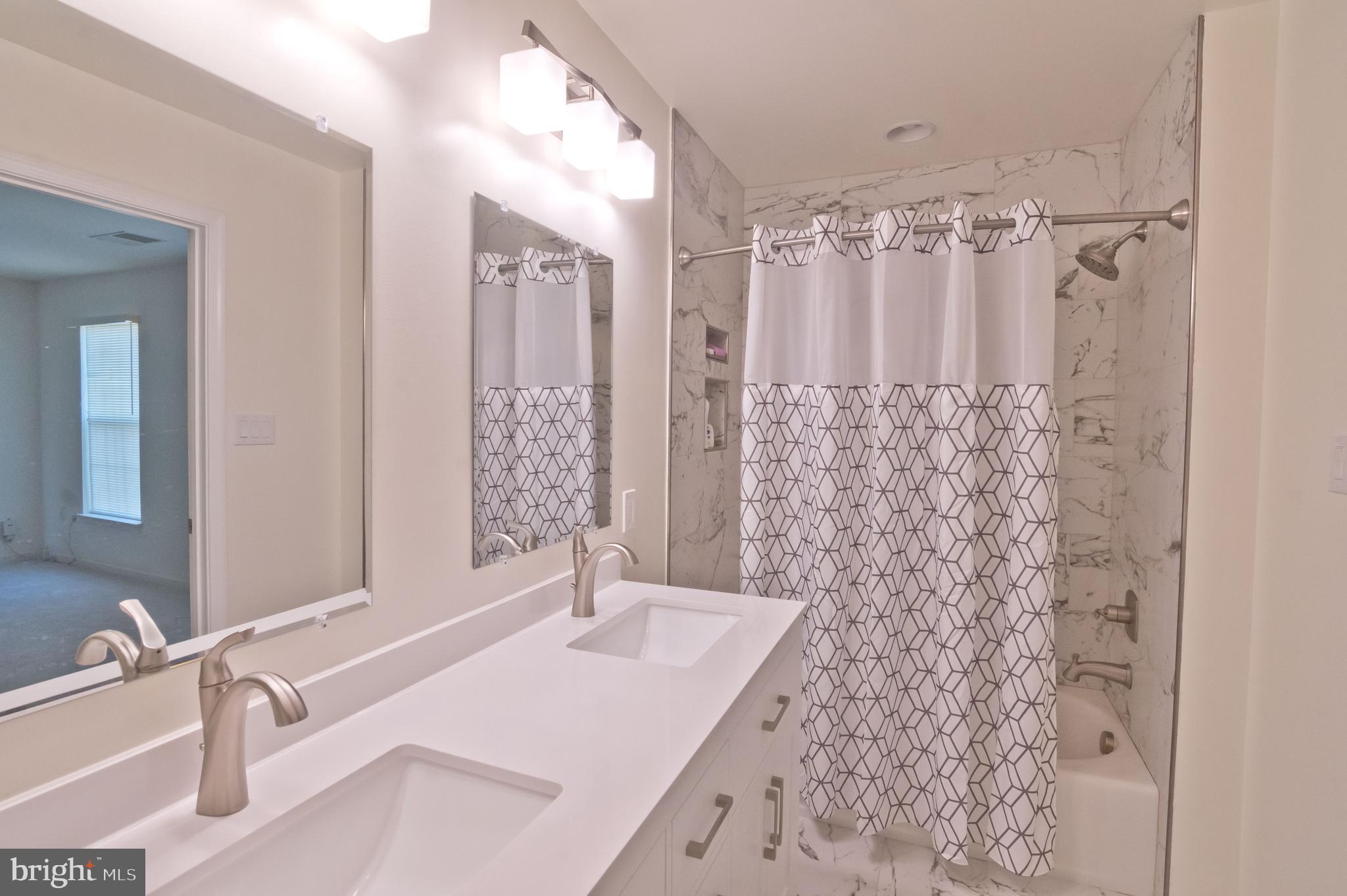 SUMMIT CREEK - Residential